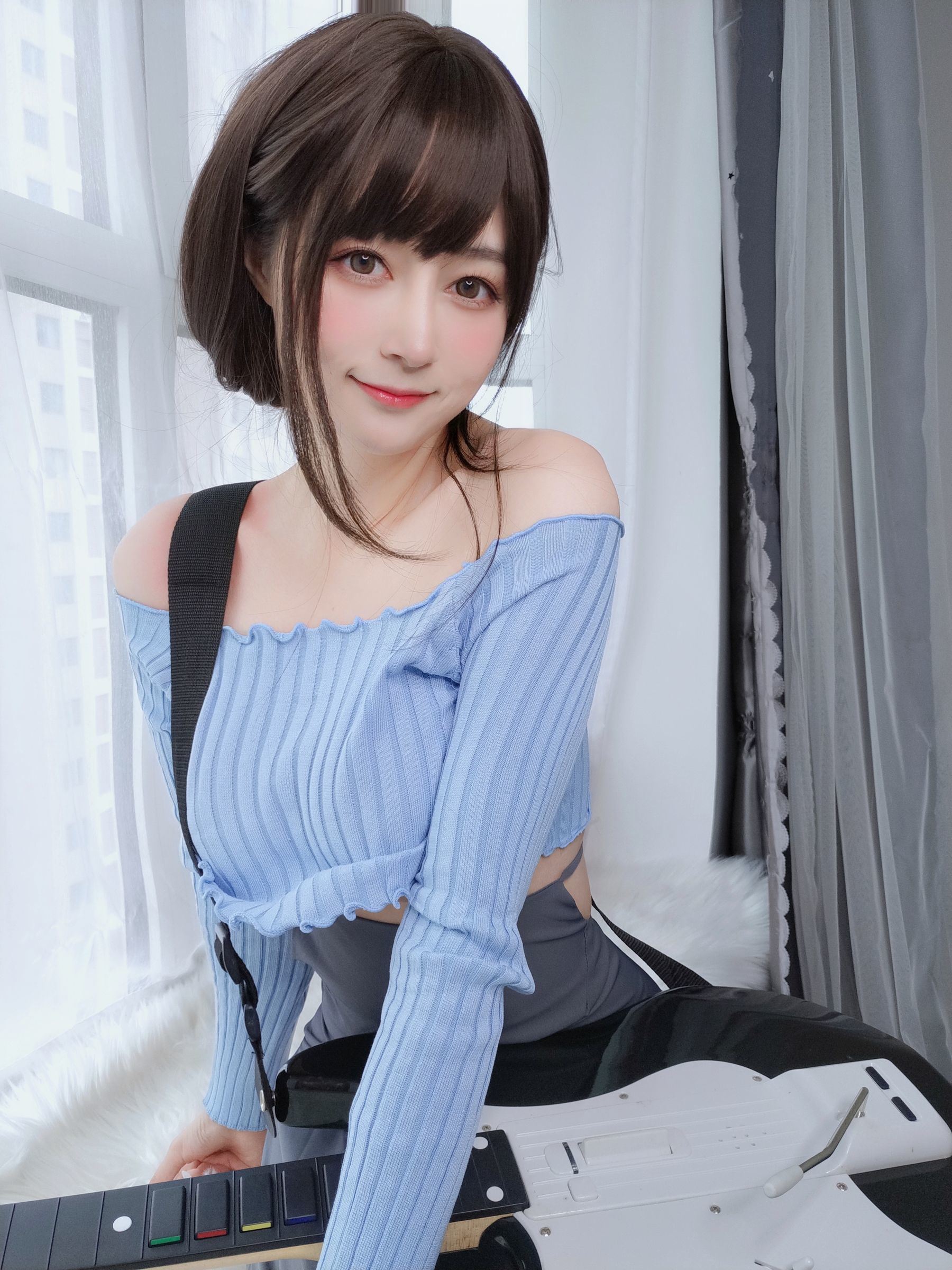 網紅 COSER 寫真] Coser 小姐姐 白銀 - 吉他 妹妹