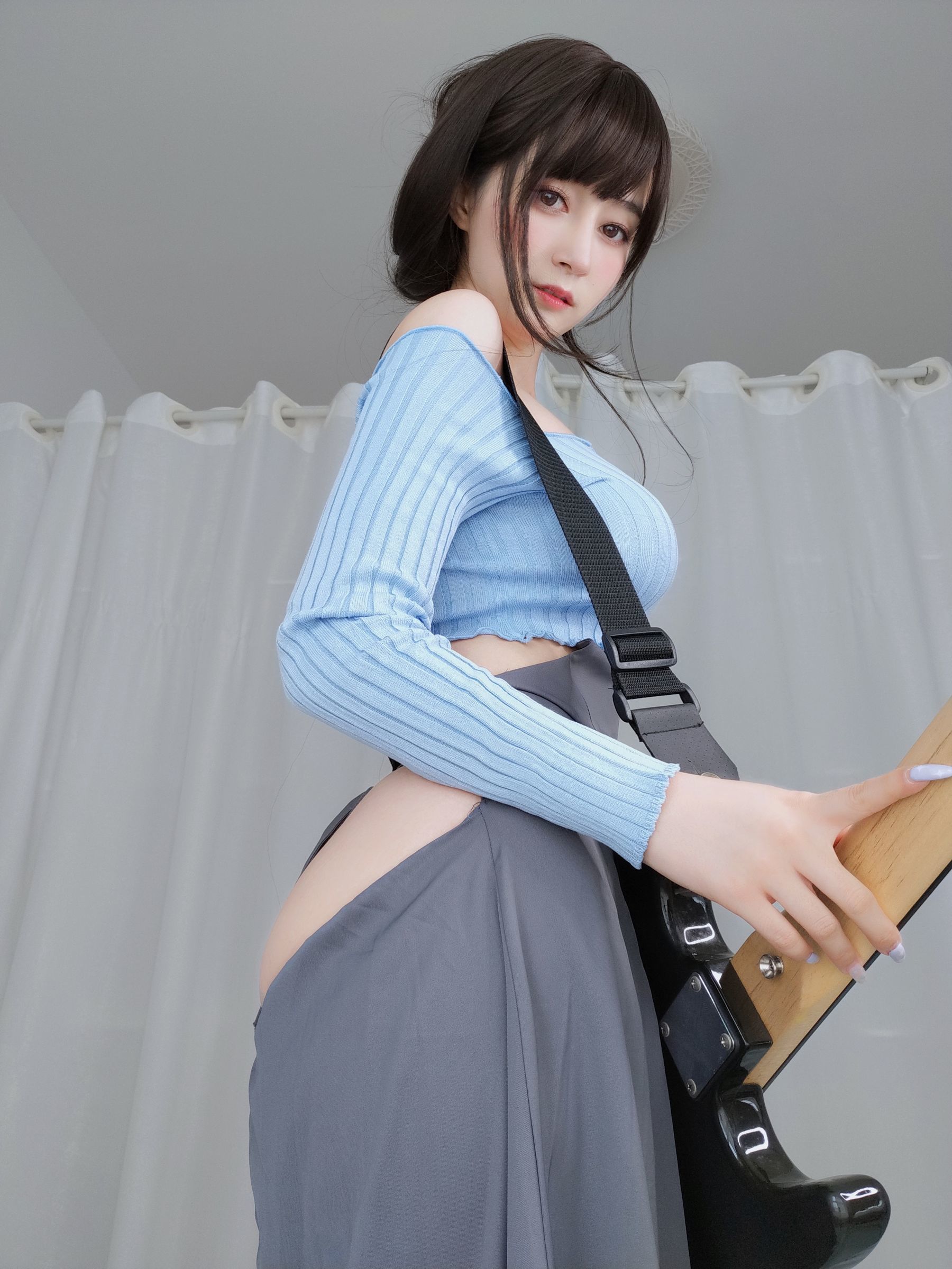 Ảnh Coser Ngôi sao mạng] Coser Chị Bạc - Chị Guitar