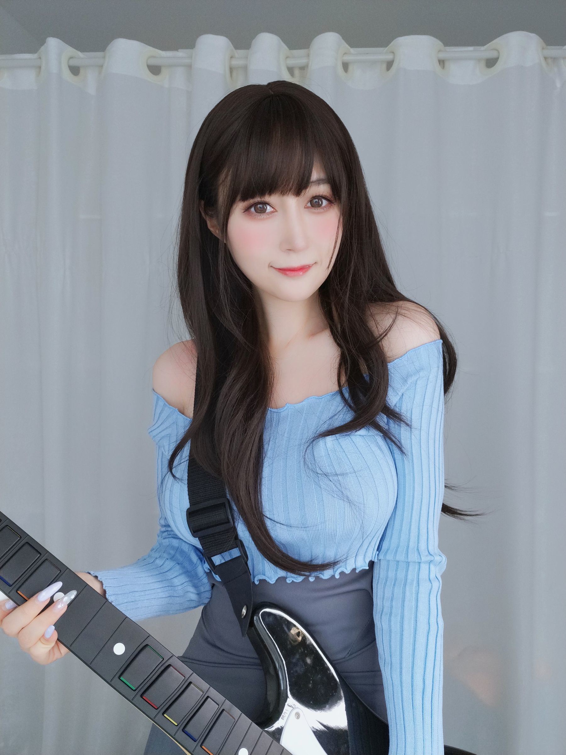 Ảnh Coser Ngôi sao mạng] Coser Chị Bạc - Chị Guitar
