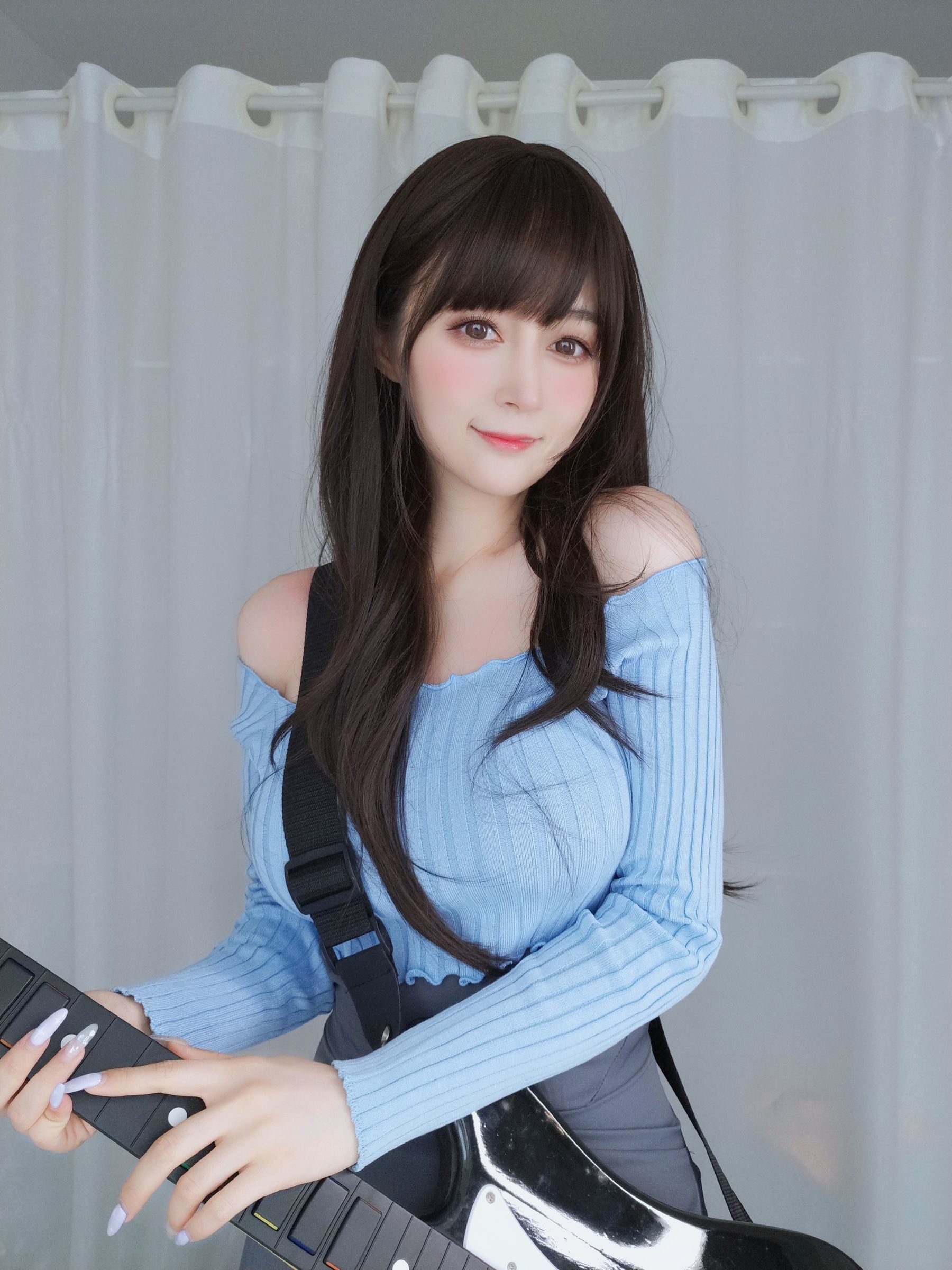 Ảnh Coser Ngôi sao mạng] Coser Chị Bạc - Chị Guitar