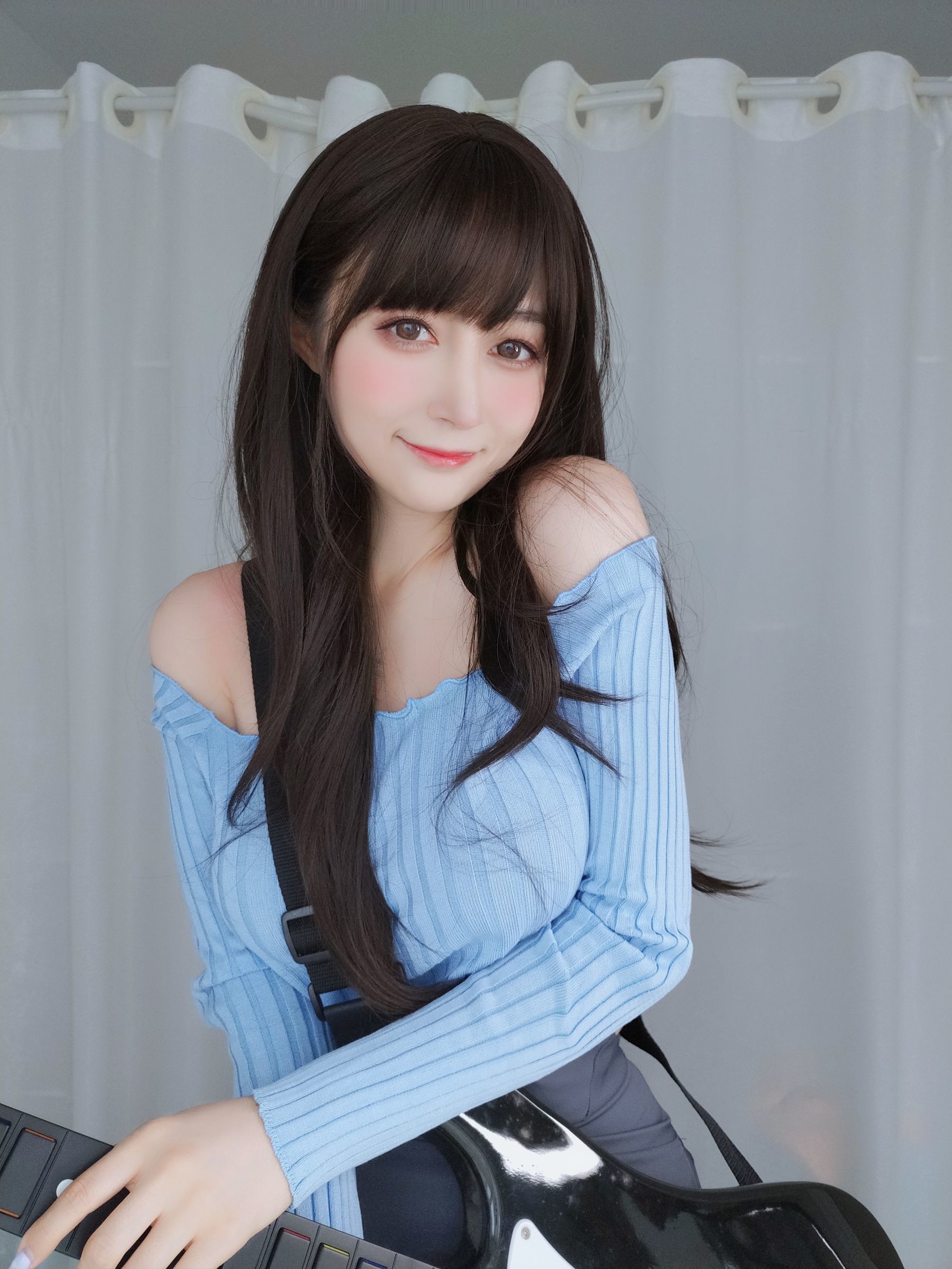 Ảnh Coser Ngôi sao mạng] Coser Chị Bạc - Chị Guitar