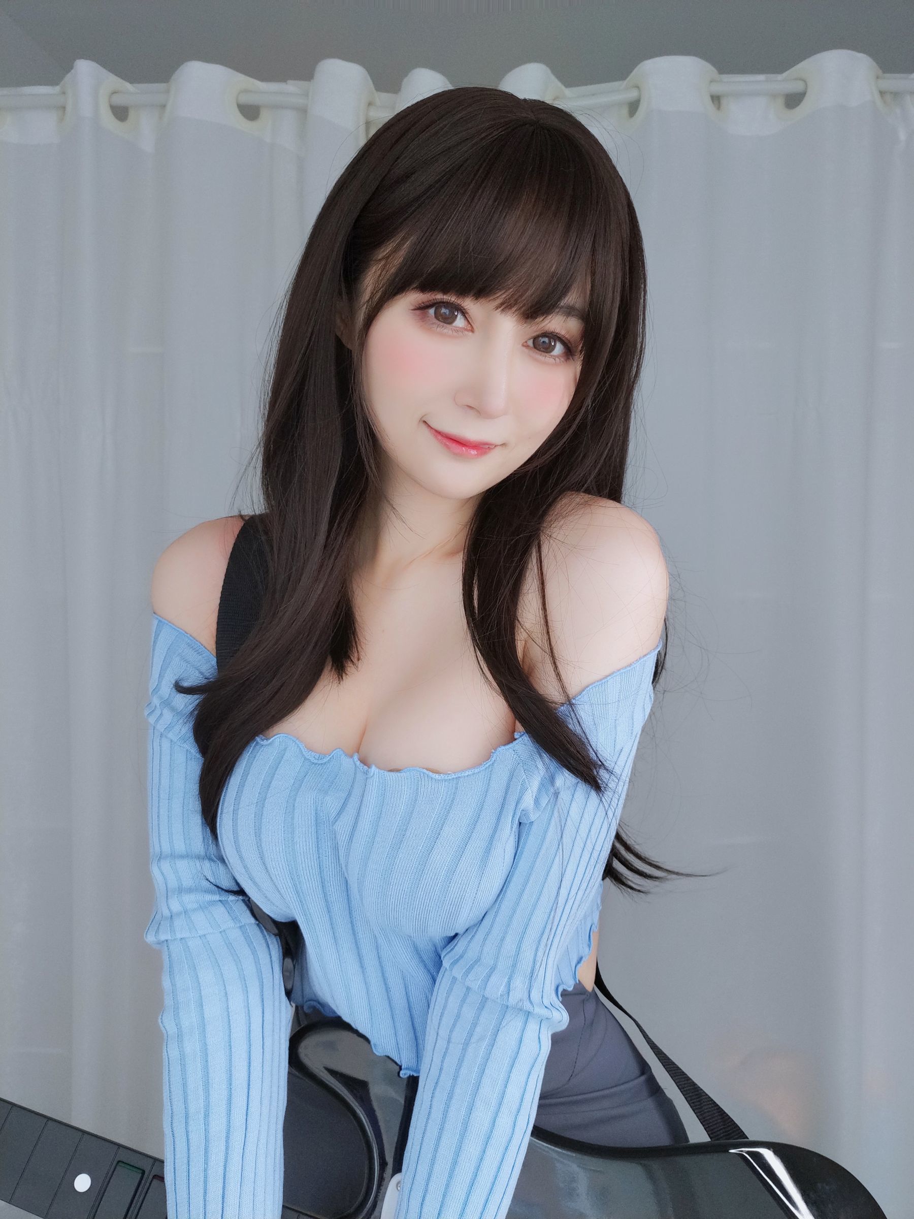 Ảnh Coser Ngôi sao mạng] Coser Chị Bạc - Chị Guitar