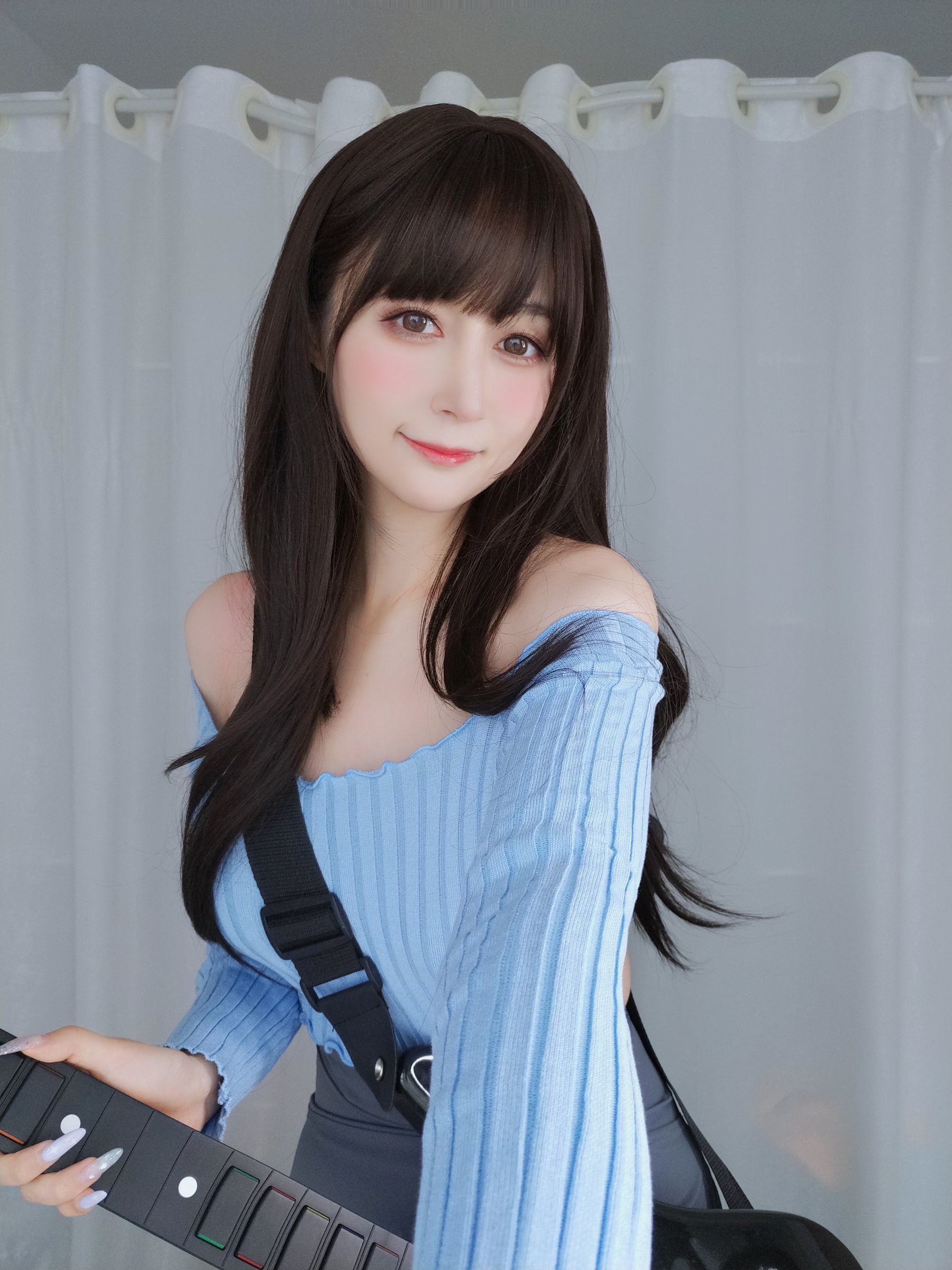 Ảnh Coser Ngôi sao mạng] Coser Chị Bạc - Chị Guitar