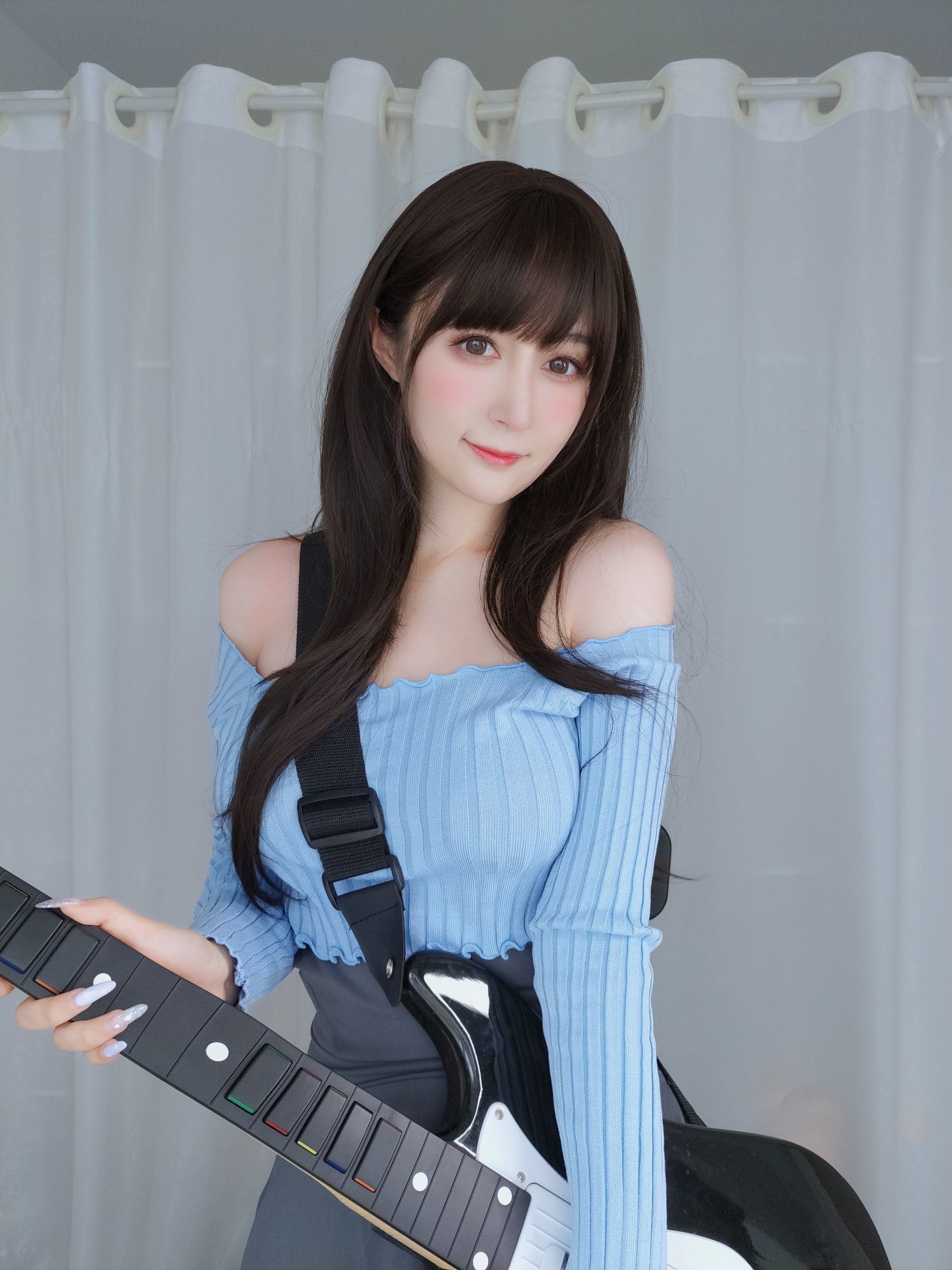 Ảnh Coser Ngôi sao mạng] Coser Chị Bạc - Chị Guitar