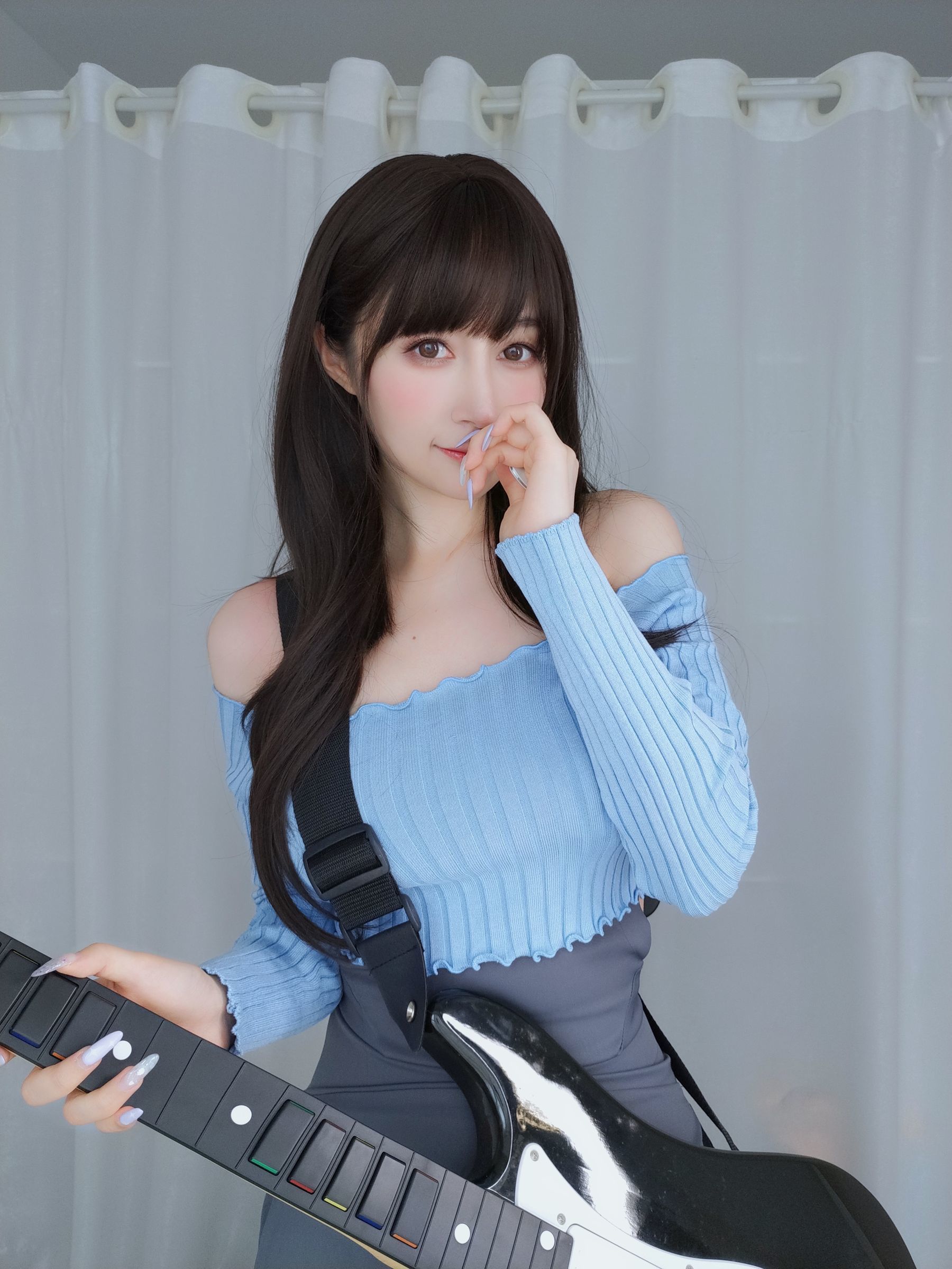 Ảnh Coser Ngôi sao mạng] Coser Chị Bạc - Chị Guitar