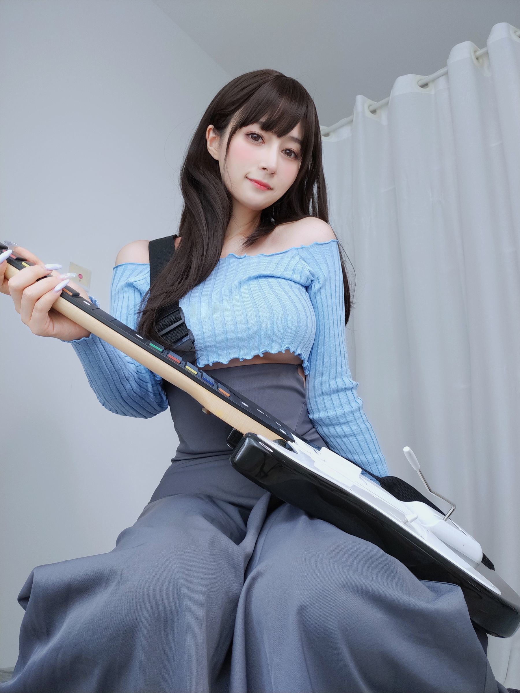 Ảnh Coser Ngôi sao mạng] Coser Chị Bạc - Chị Guitar