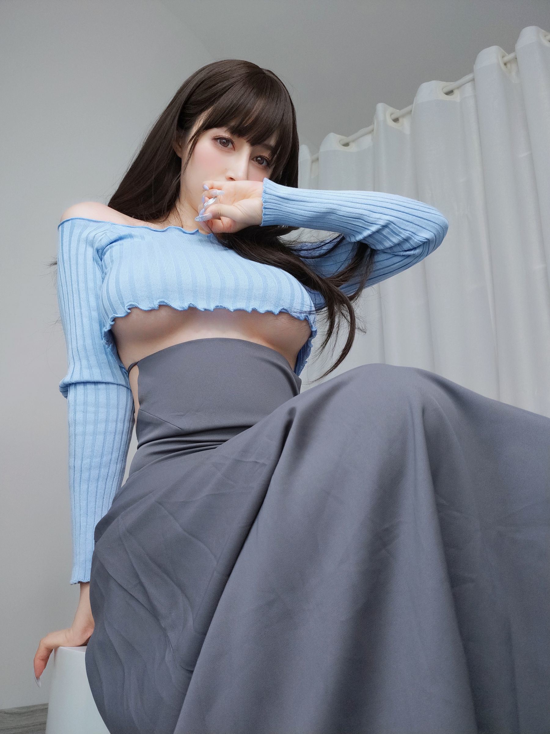 ネット紅人コスプレイヤー写真] コスプレイヤーお姉さん白銀 - ギター妹