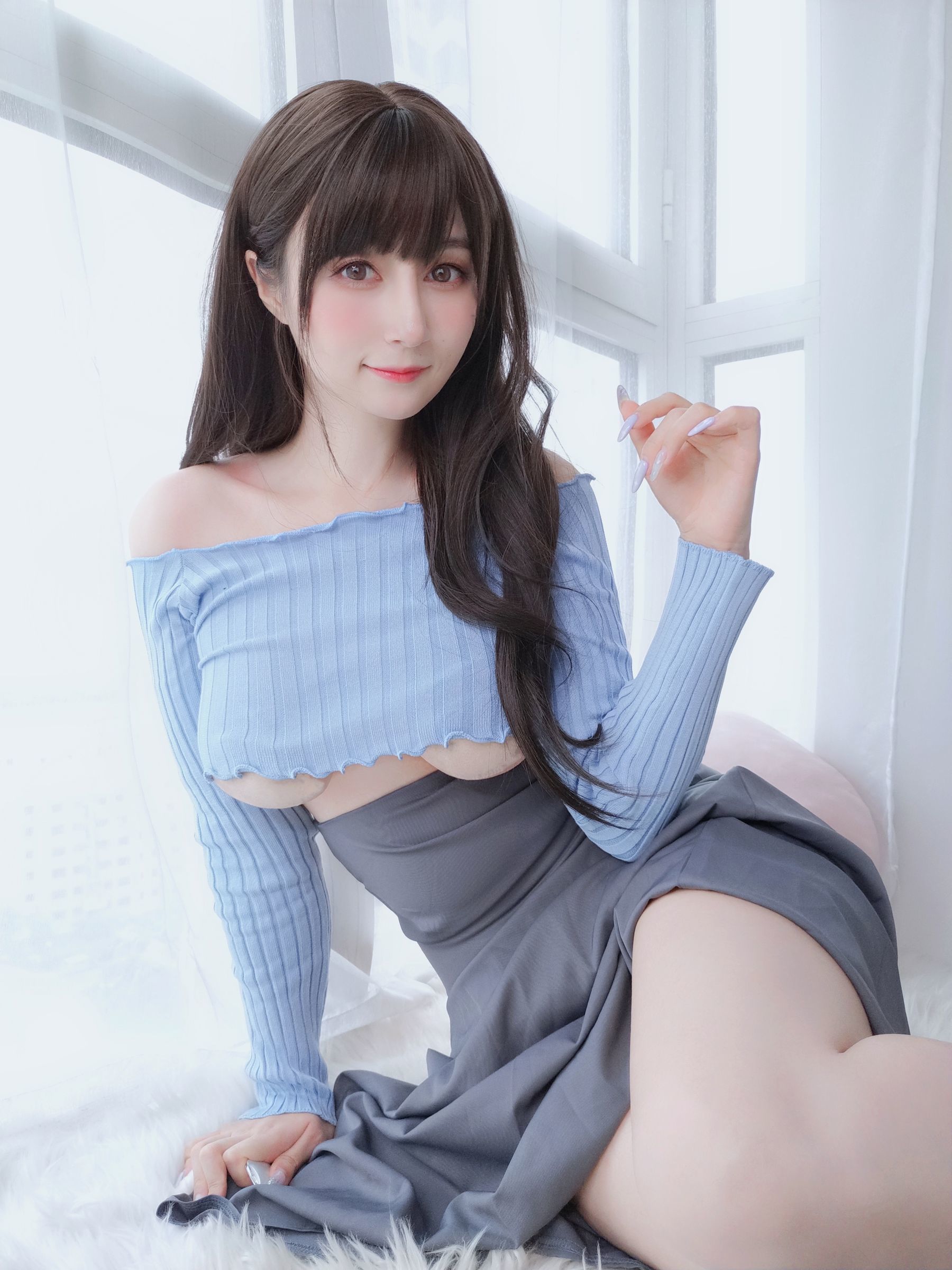 ネット紅人コスプレイヤー写真] コスプレイヤーお姉さん白銀 - ギター妹