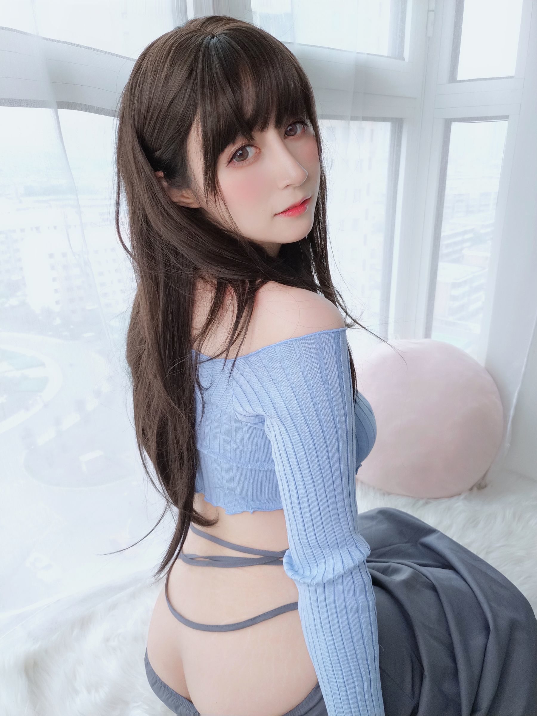 ネット紅人コスプレイヤー写真] コスプレイヤーお姉さん白銀 - ギター妹