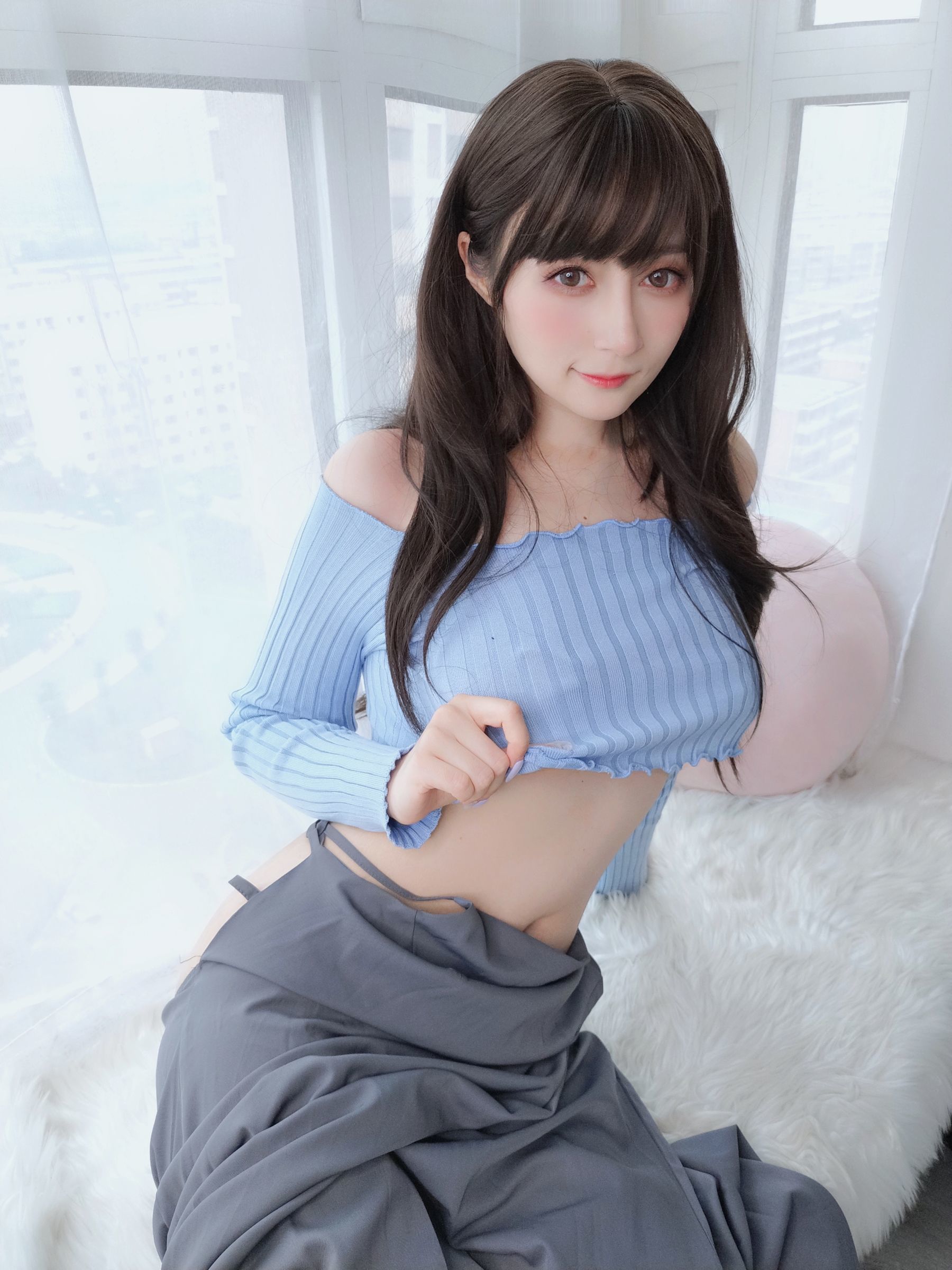 ネット紅人コスプレイヤー写真] コスプレイヤーお姉さん白銀 - ギター妹