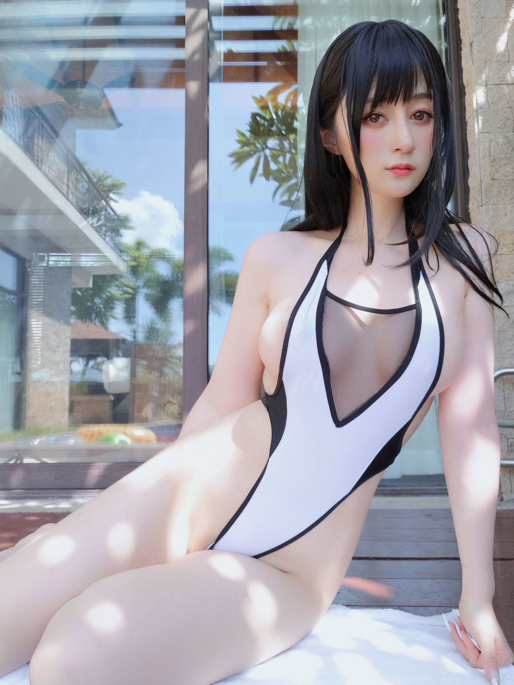 Internet Celebrity Coser Photobook] Coser Miss Silver - Black and White Swimsuit
