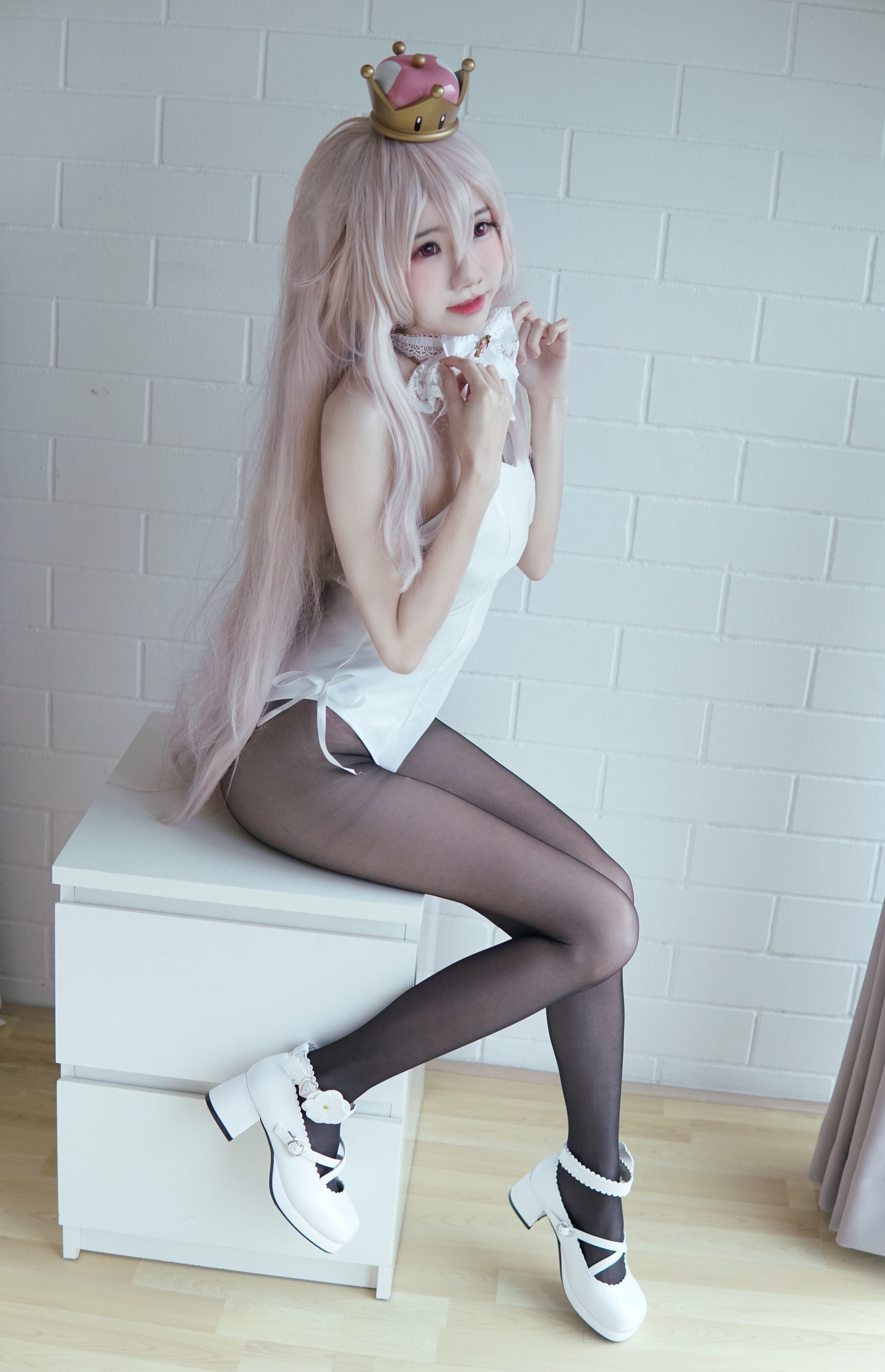 Internet Celebrity Coser Photobook: Sally Dorasnow - Super Crown Boo