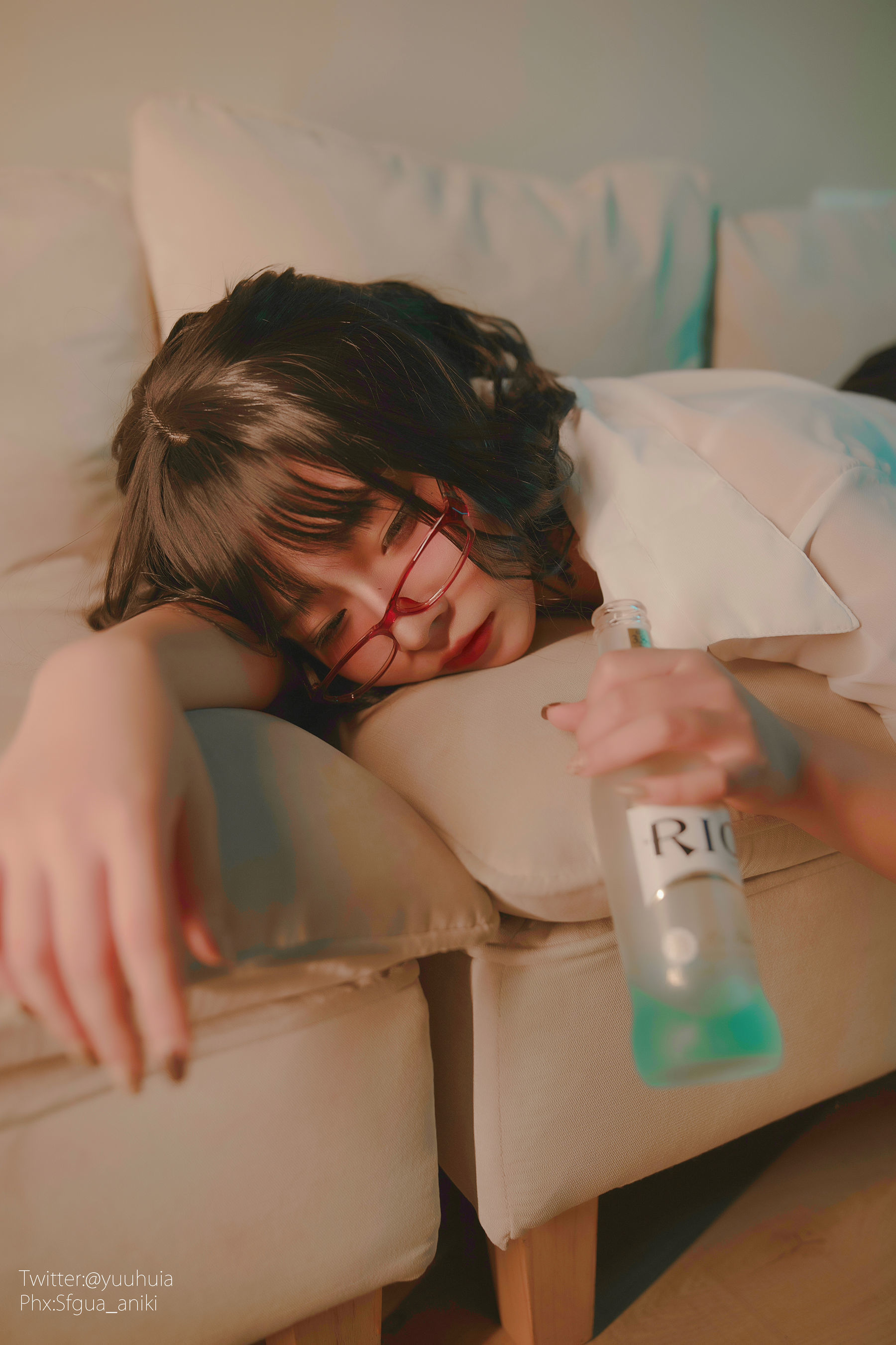 Internet Celebrity Cosplayer Photobook] yuuhui Yuhui - Hangover