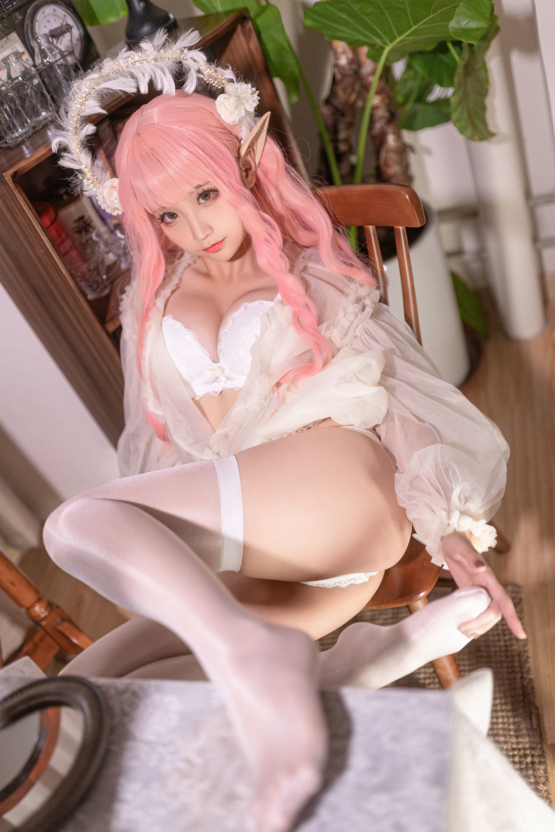Internet Celebrity COSER Photobook] Anime Blogger Chun Mo Mo - Pointy Eared Kingdom Pink Elf
