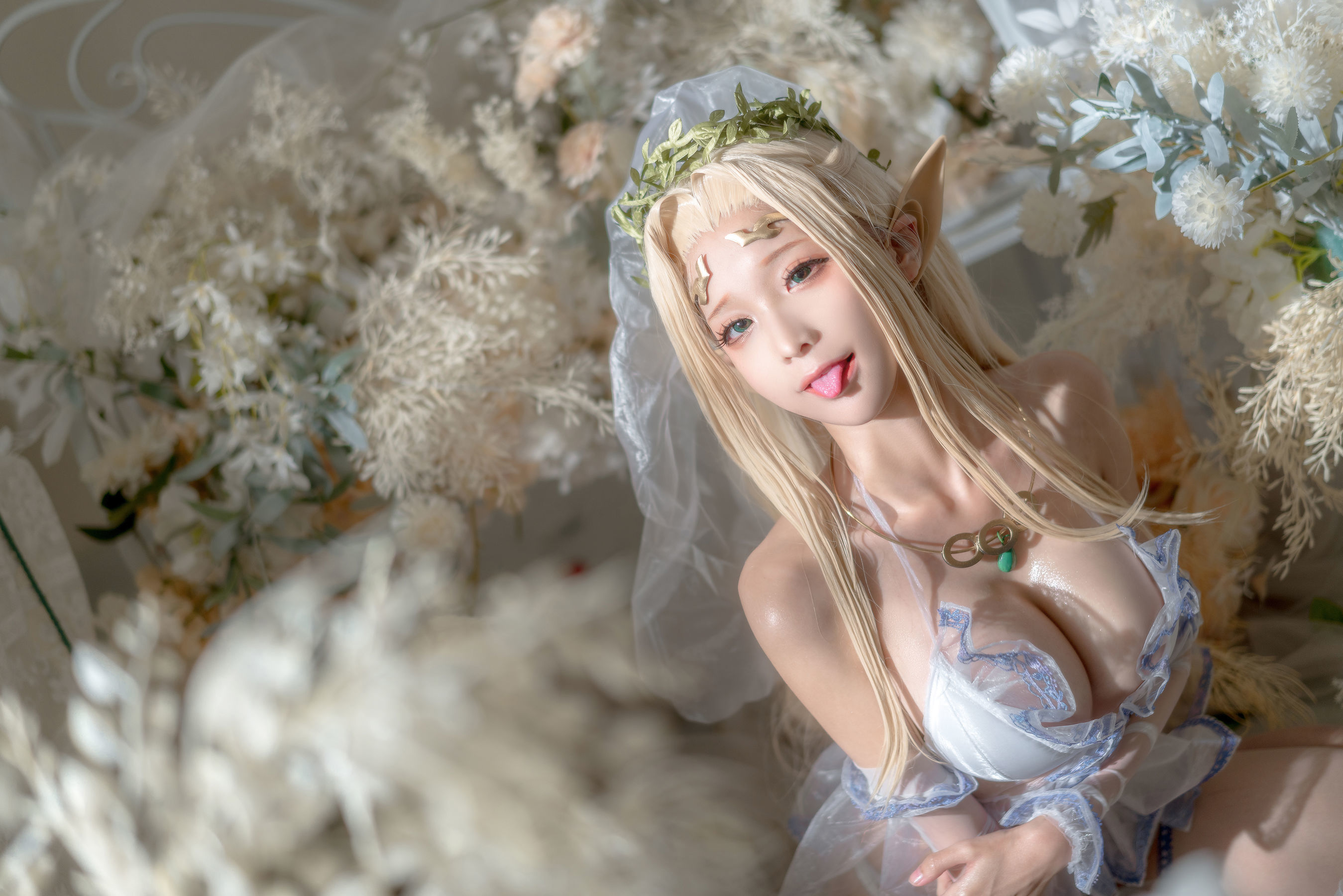 Internet Celebrity Coser Photobook] Anime Blogger Chun Mo Mo - White Elf Wedding Dress