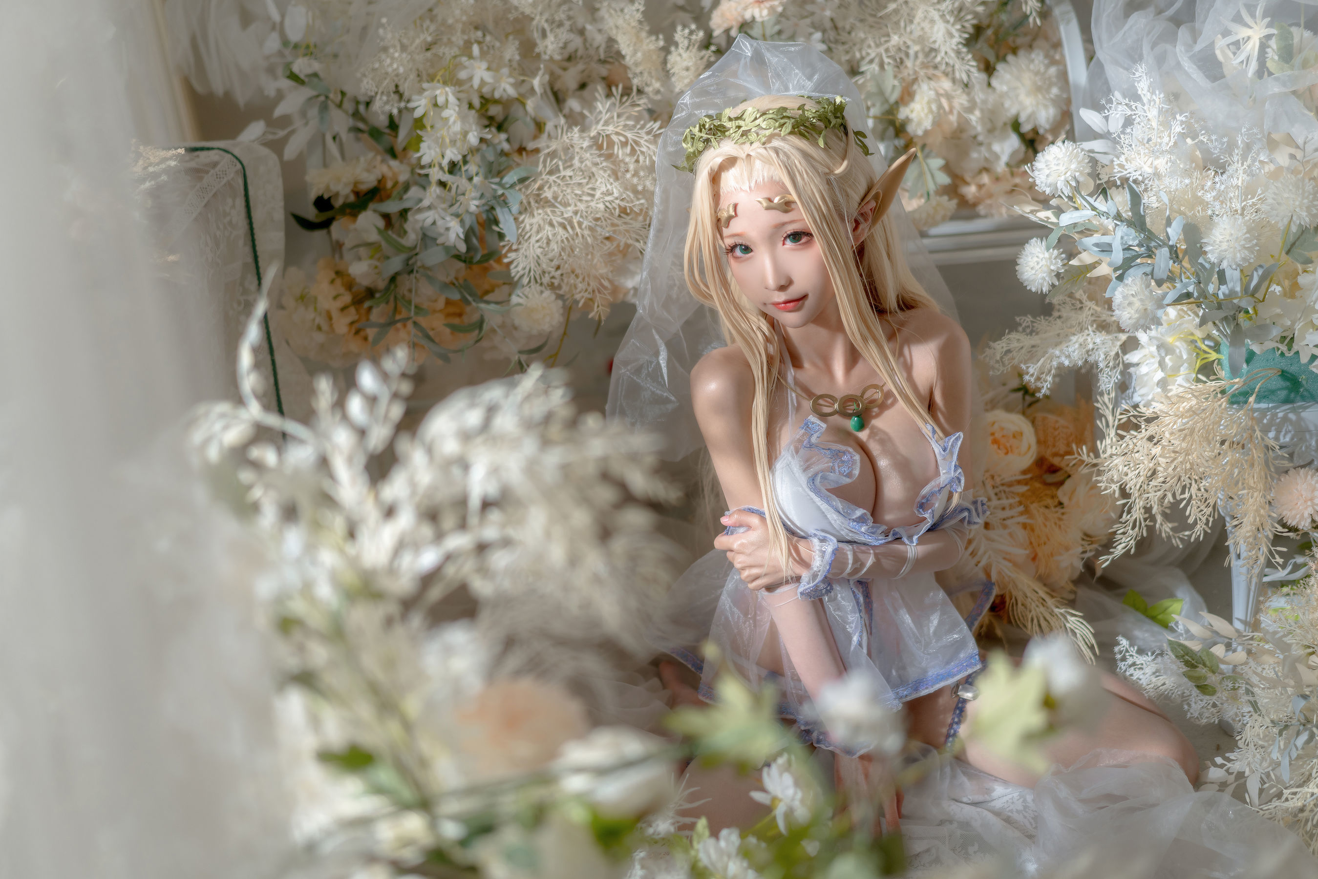 Internet Celebrity Coser Photobook] Anime Blogger Chun Mo Mo - White Elf Wedding Dress