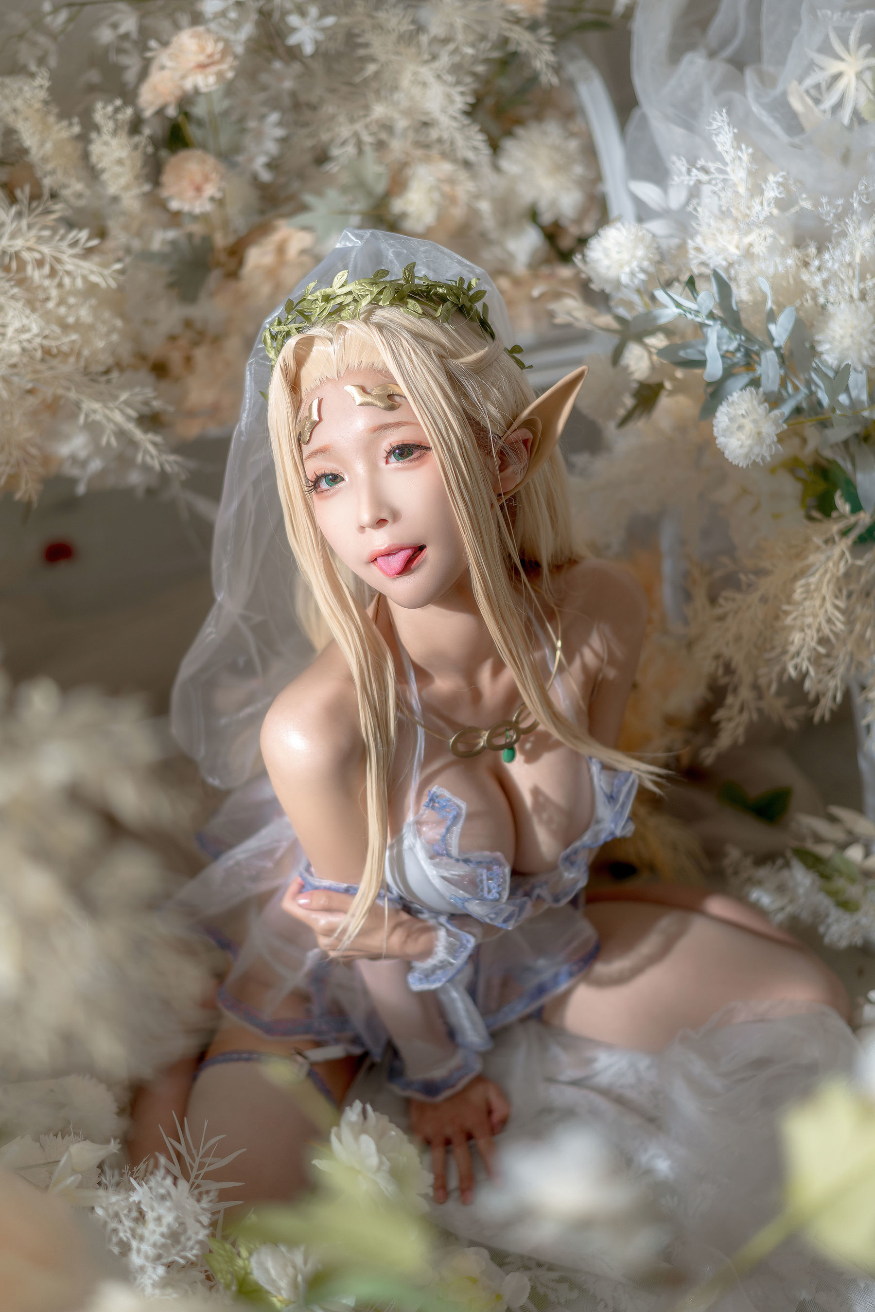 Internet Celebrity Coser Photobook] Anime Blogger Chun Mo Mo - White Elf Wedding Dress