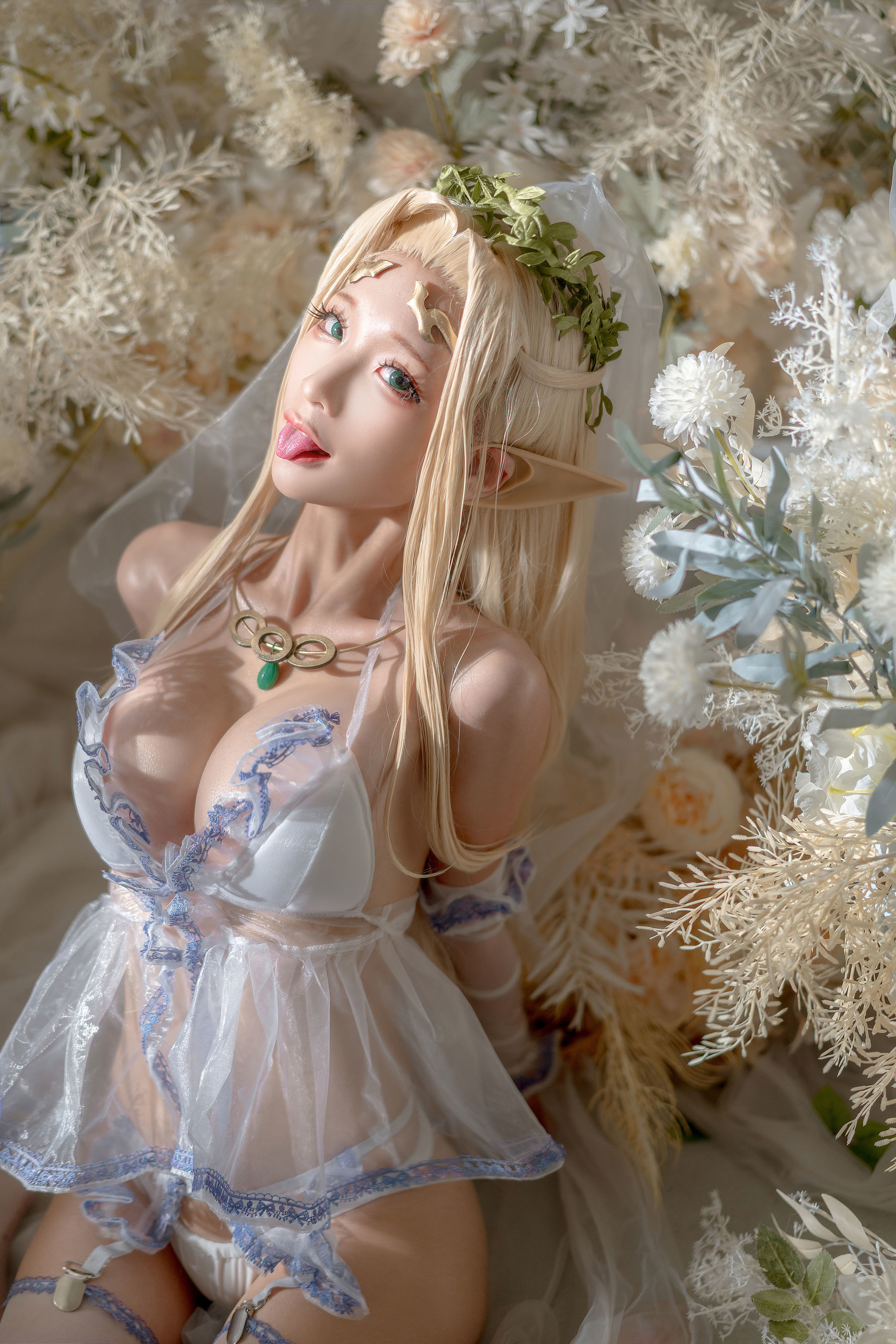 Internet Celebrity Coser Photobook] Anime Blogger Chun Mo Mo - White Elf Wedding Dress