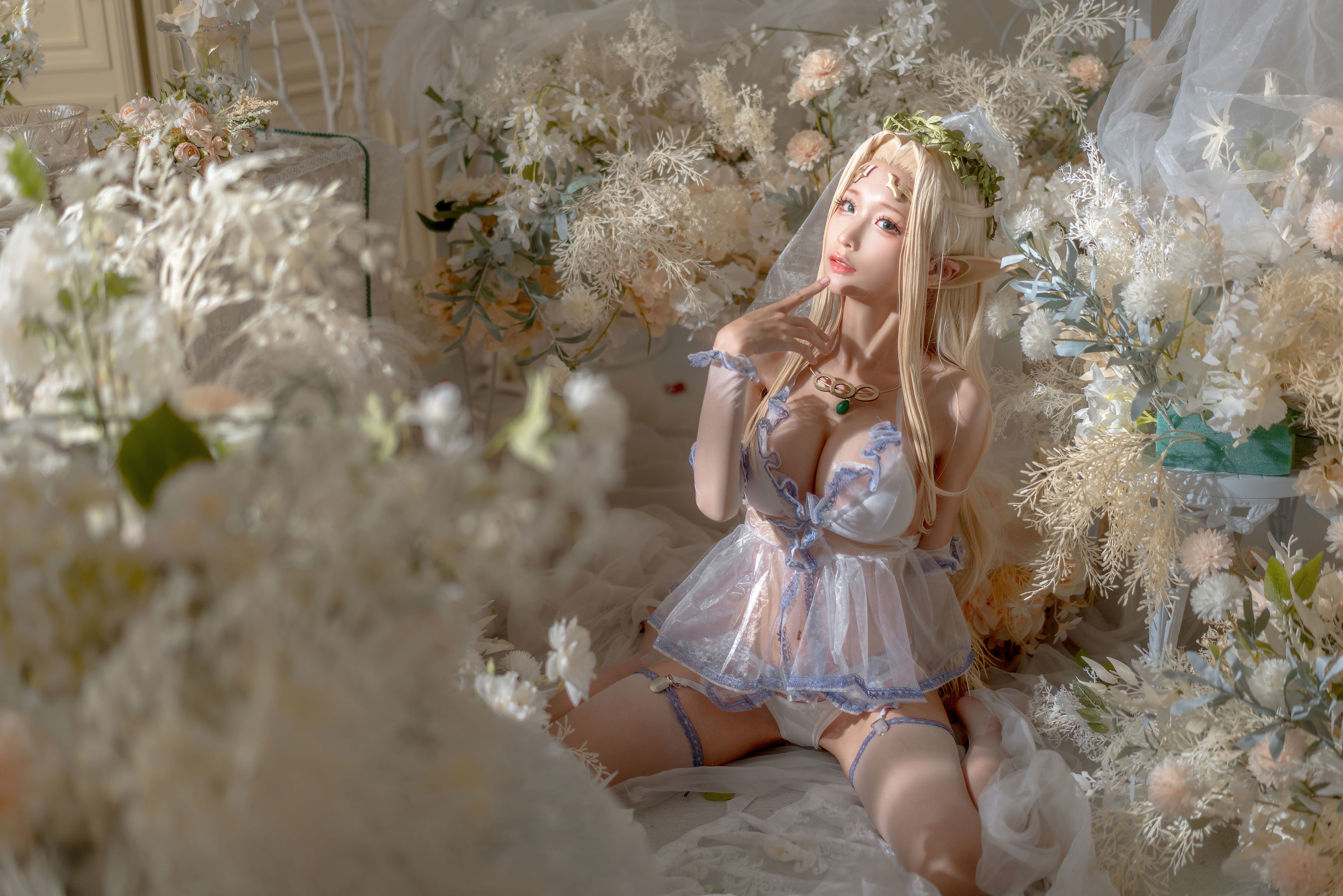 Internet Celebrity Coser Photobook] Anime Blogger Chun Mo Mo - White Elf Wedding Dress