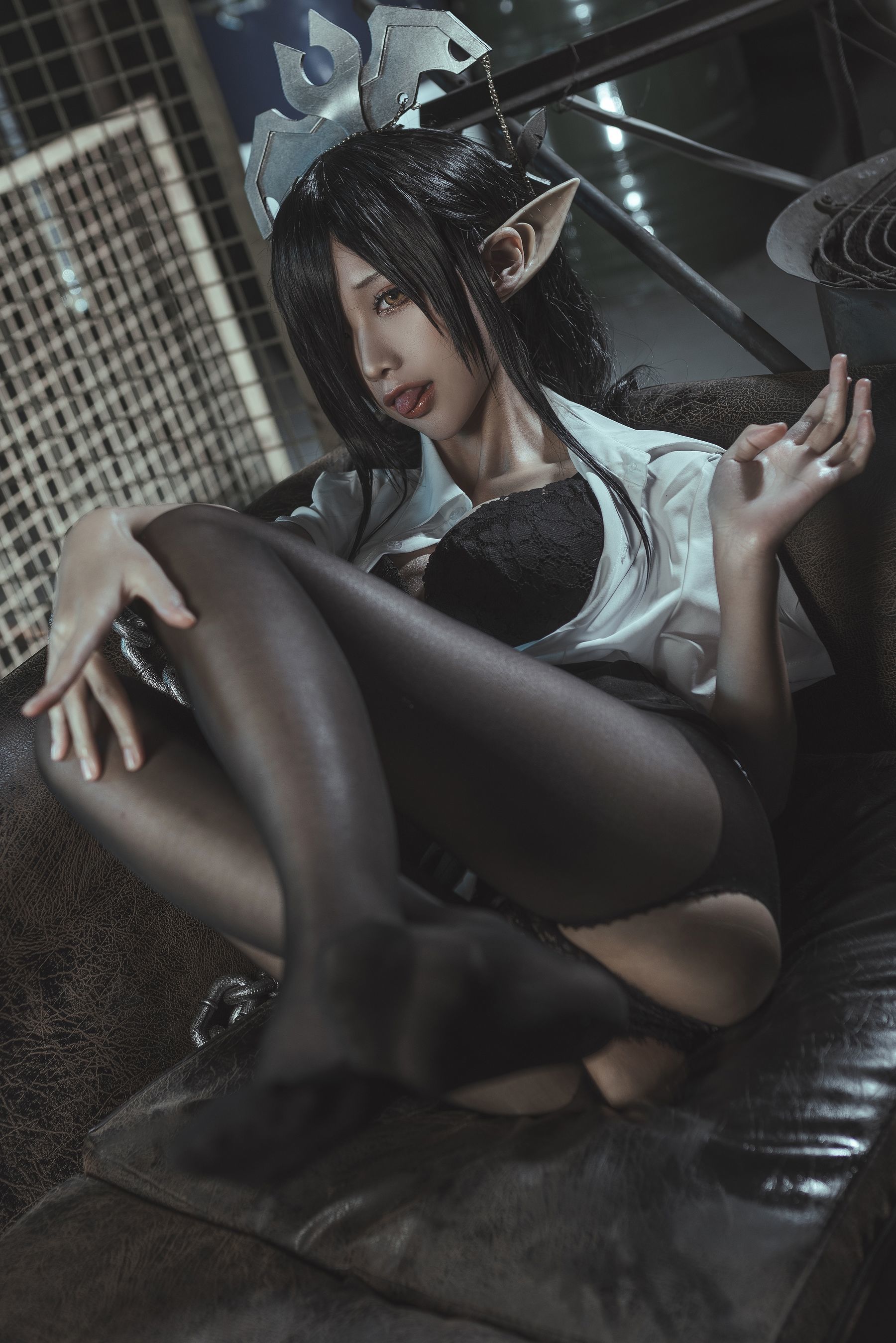 Internet Celebrity Coser Photobook] Anime Blogger Chun Mo Mo - Black Beast Queen OL Uniform