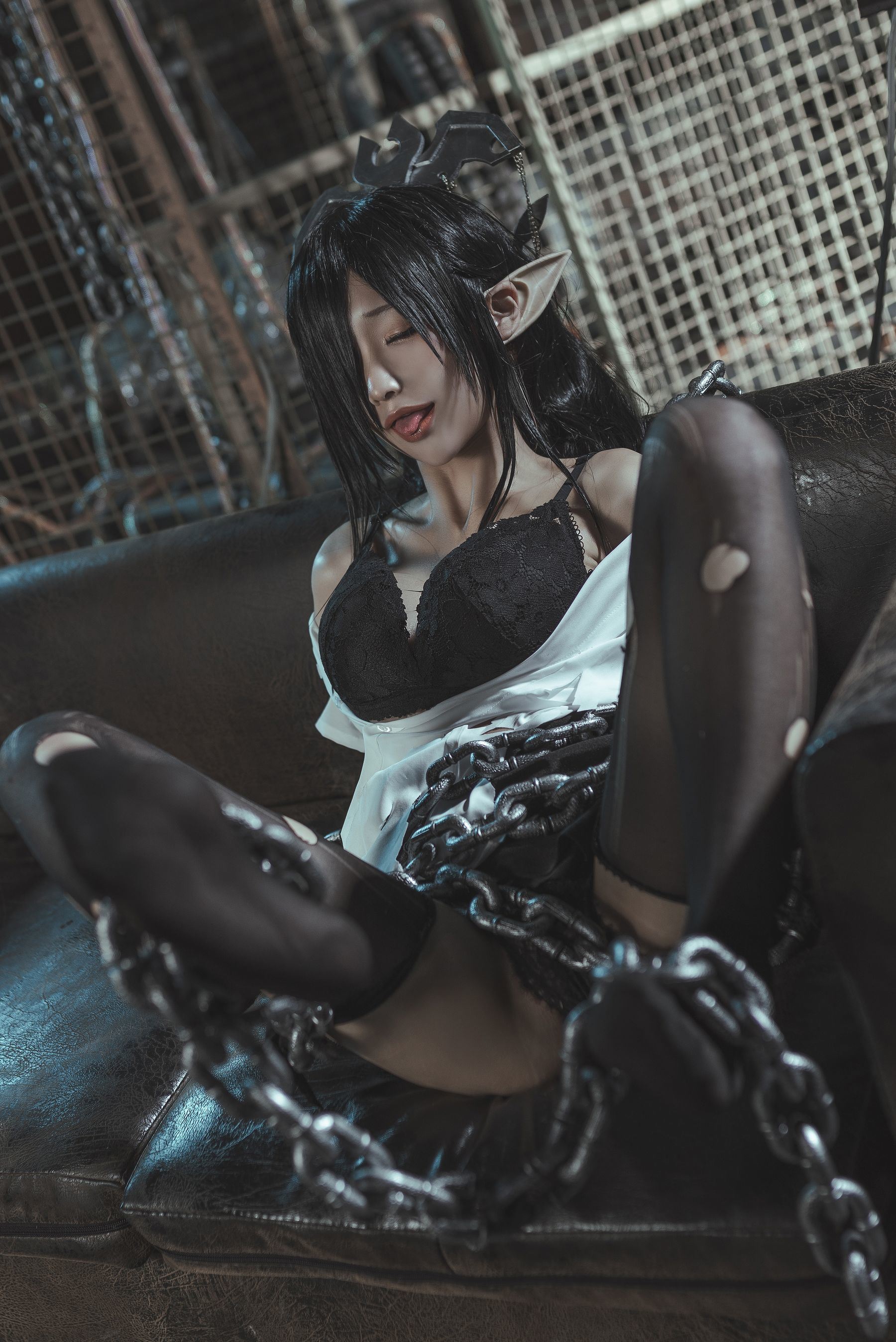 Bộ ảnh Coser nổi tiếng] Blogger anime Stun Mo Mo - Hắc Thú Nữ Vương Đồng phục OL