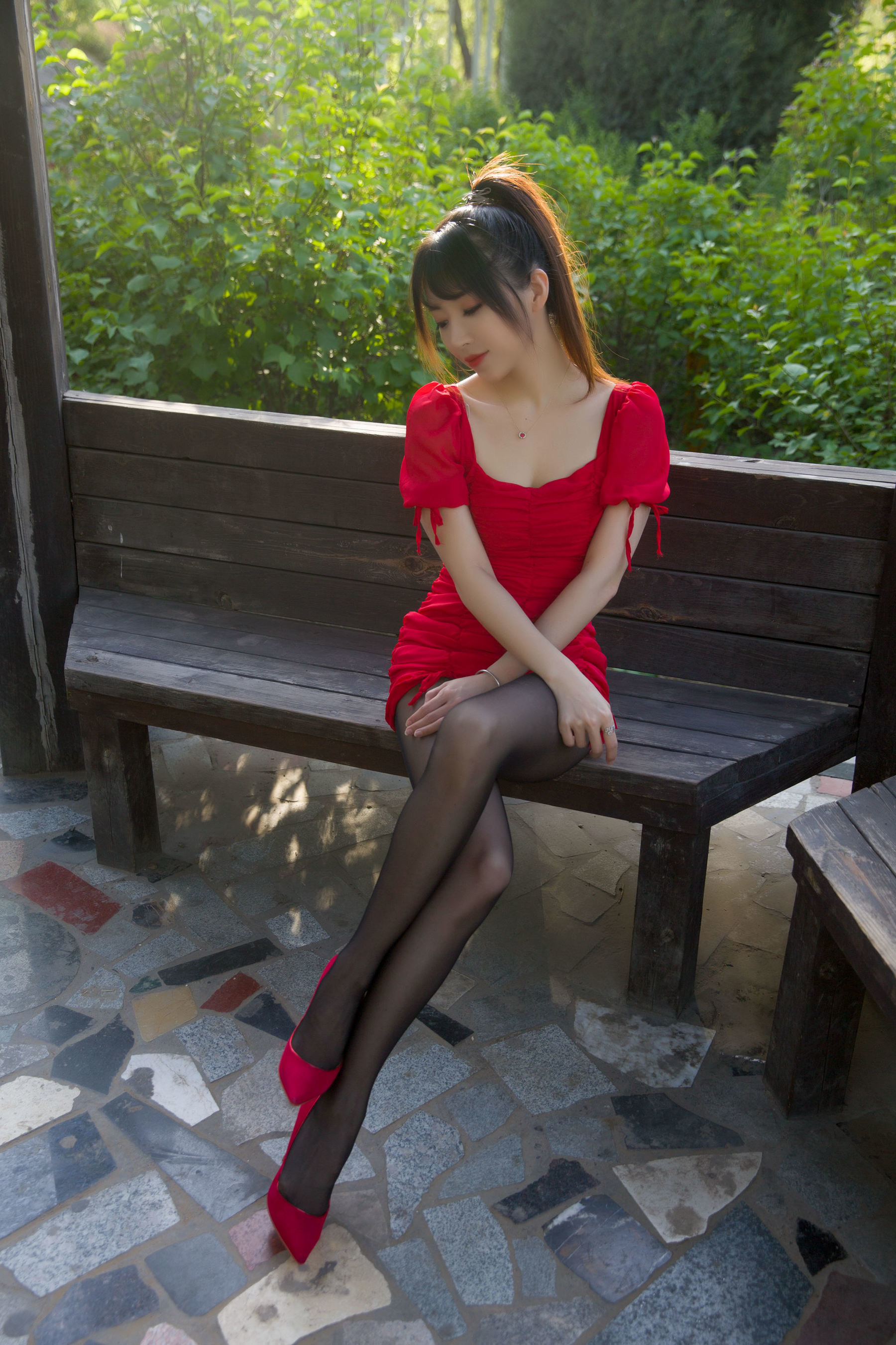 Internet Celebrity Coser Photobook] Douyu Streamer Little Witch Luna - Outdoor Little Red Skirt