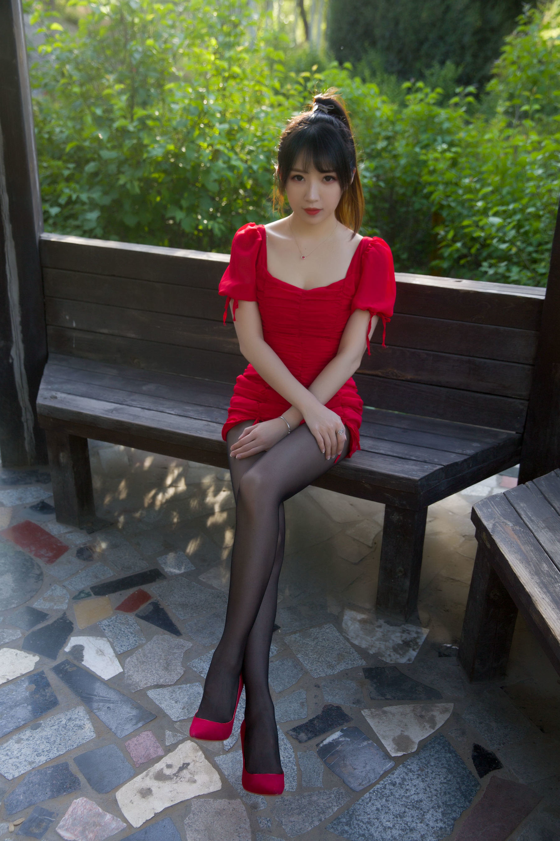Internet Celebrity Coser Photobook] Douyu Streamer Little Witch Luna - Outdoor Little Red Skirt