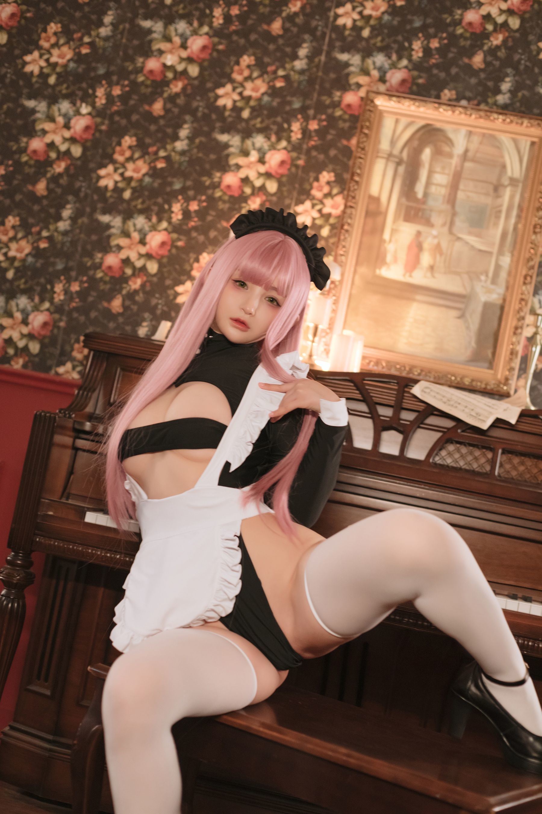 Internet Celebrity COSER Photobook] Sakurai Ningning - Retro Maid