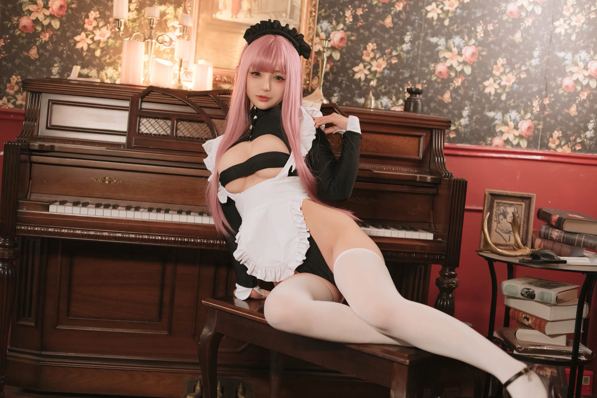 Internet Celebrity COSER Photobook] Sakurai Ningning - Retro Maid