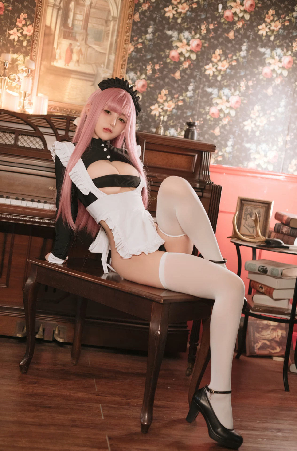 Internet Celebrity COSER Photobook] Sakurai Ningning - Retro Maid