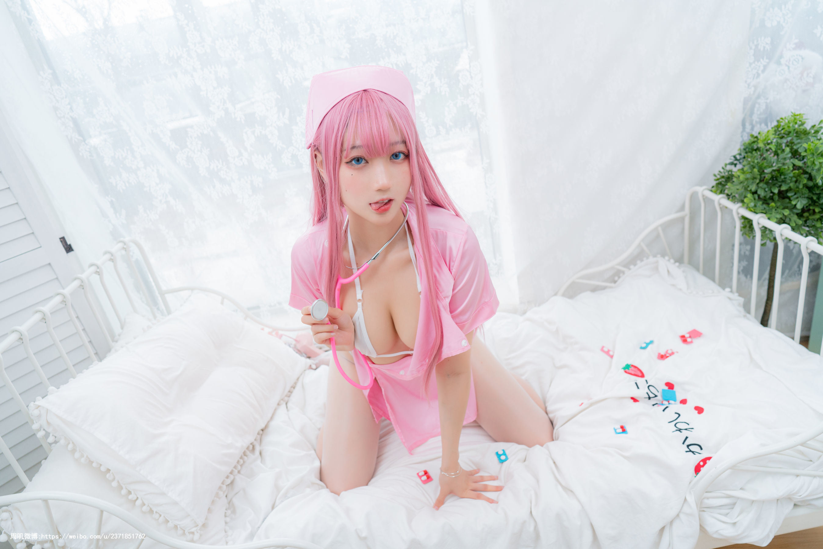 Tập ảnh Coser Ngôi sao mạng] Pipi Nai đáng yêu quá & Zhou Ji là thỏ dễ thương - Nữ y tá màu hồng xanh