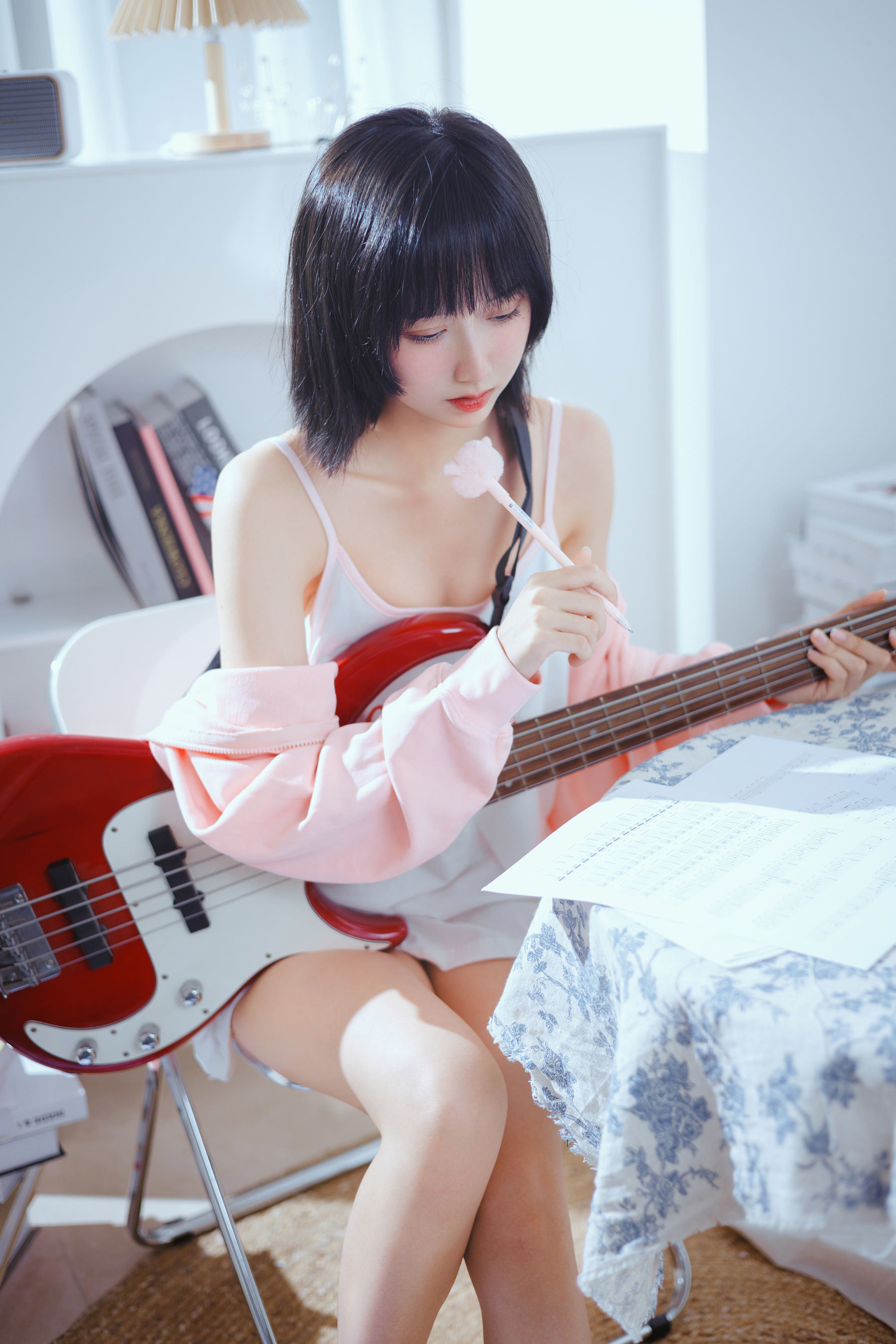 [Photo by internet celebrity COSER] Cute Miss Mu Mianmian OwO - Bass and Sister