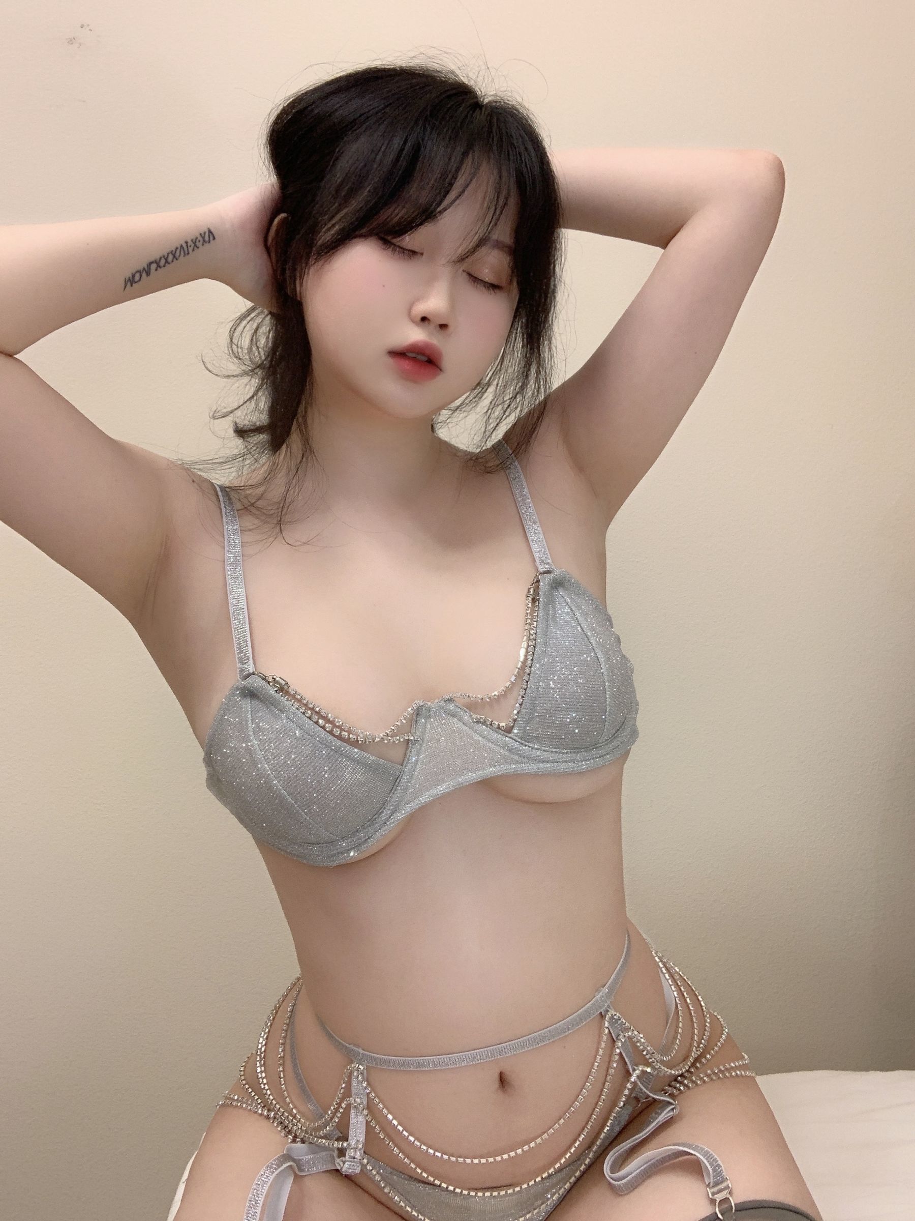 Internet Celebrity Cosplayer Photobook] Peach Girl is Yi-chan - Brilliant