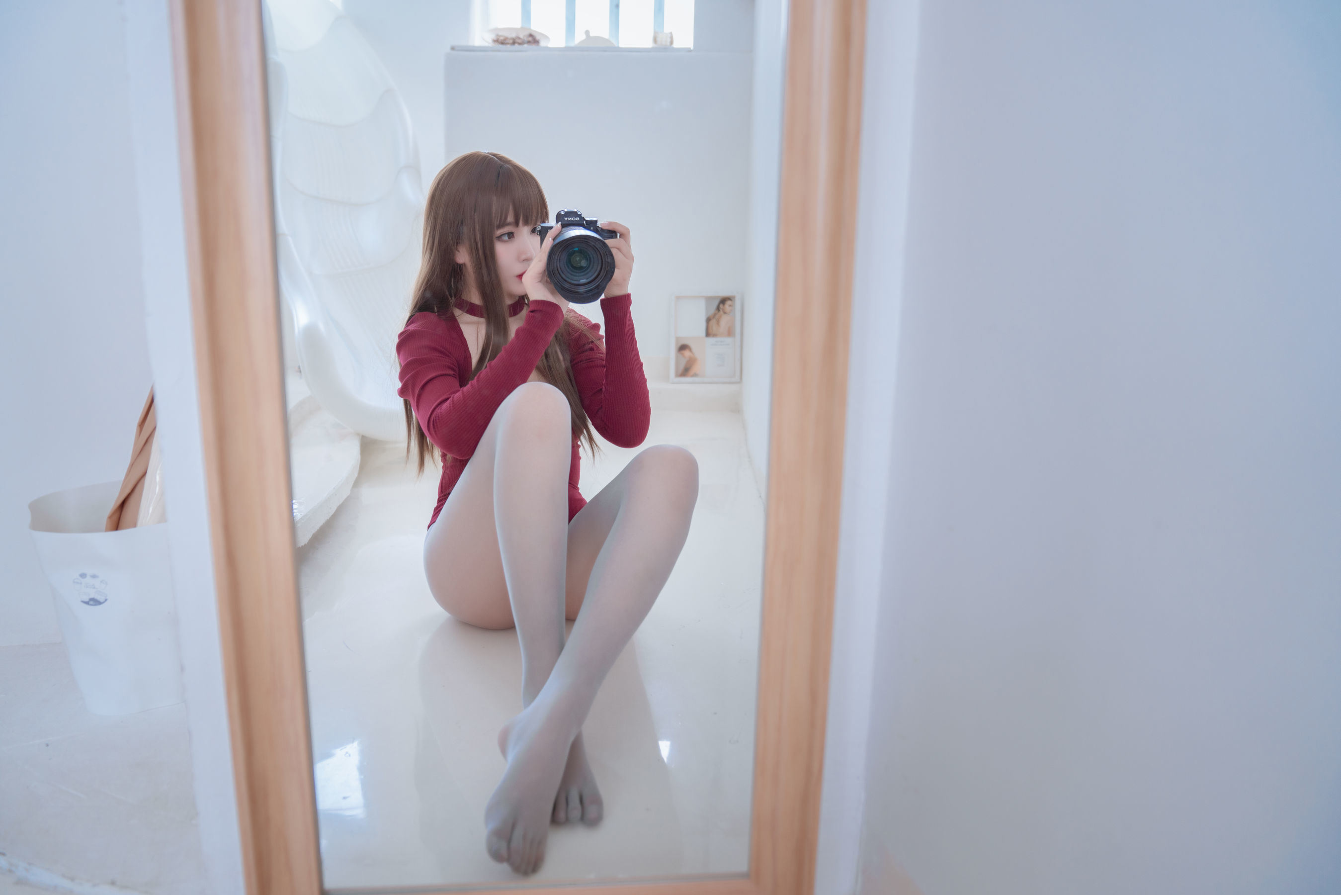 Ảnh COSER Net Red] Huyền Tiêu Học tỷ - Tất năm ngón màu xám