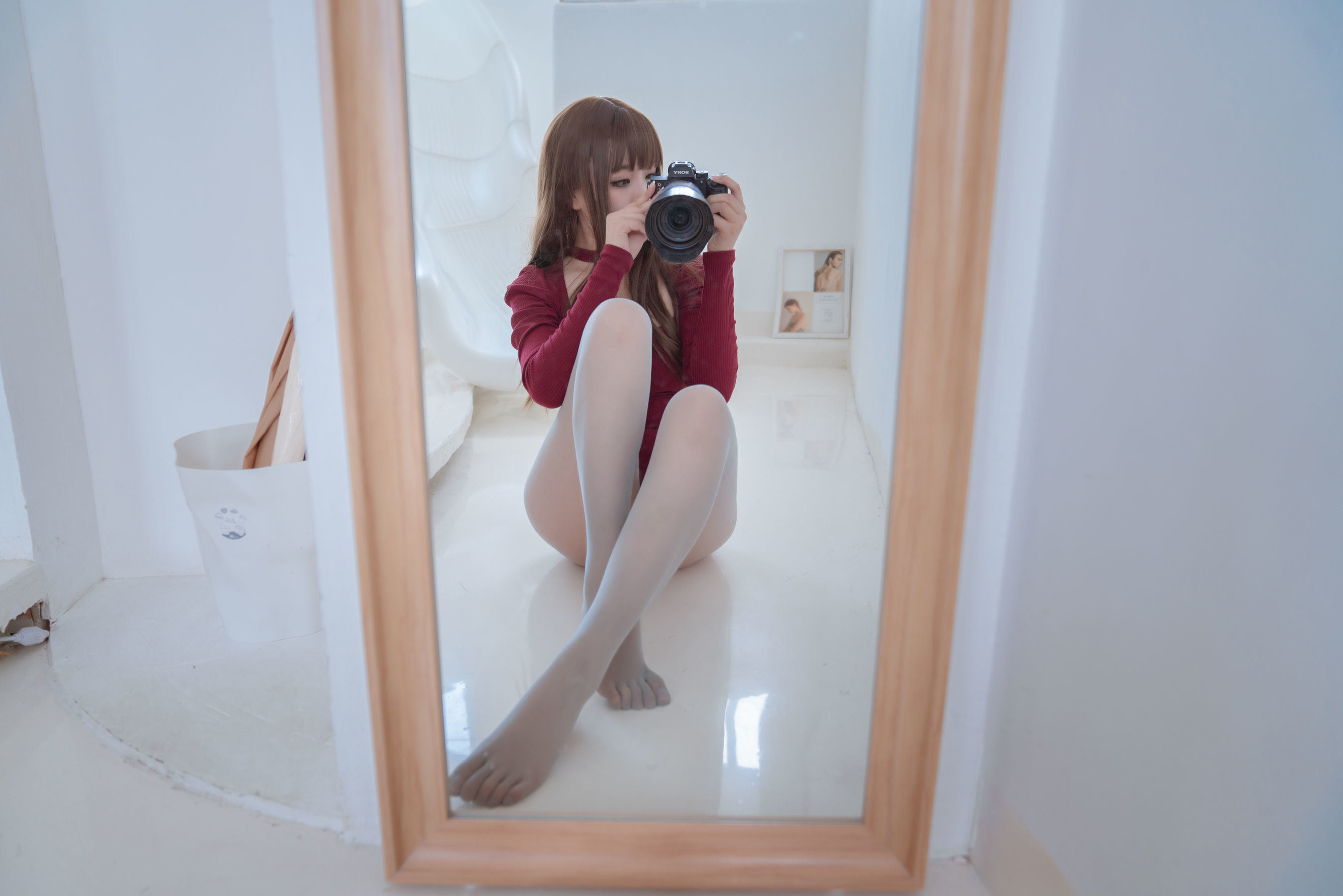 Ảnh COSER Net Red] Huyền Tiêu Học tỷ - Tất năm ngón màu xám