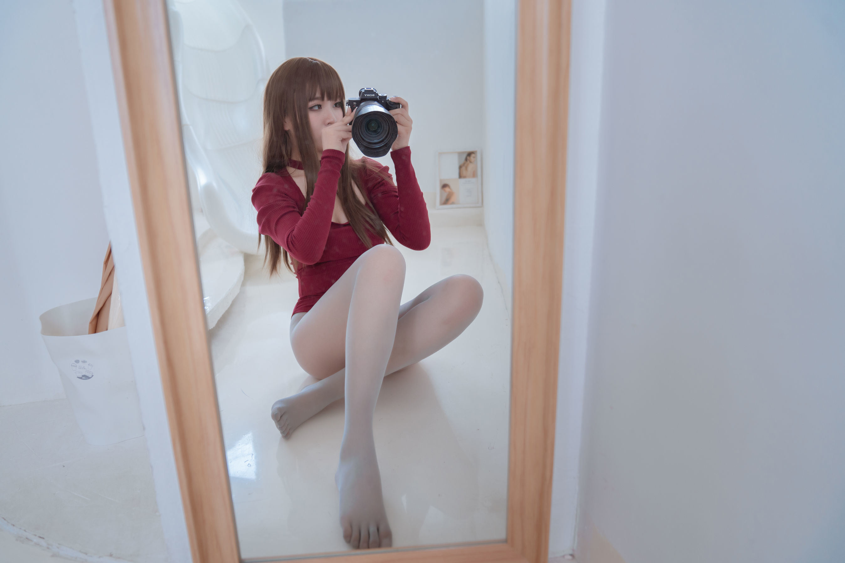 Ảnh COSER Net Red] Huyền Tiêu Học tỷ - Tất năm ngón màu xám