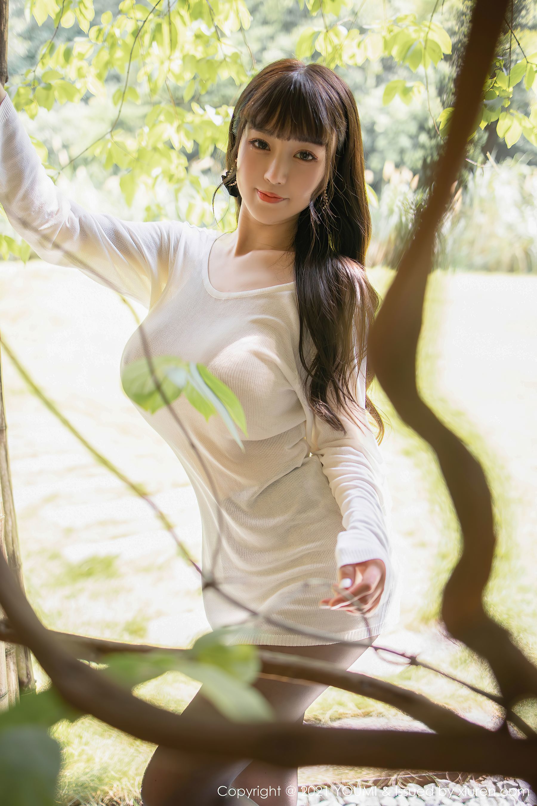 YouMi Vol.680 Zhu Ke'er Flower - Outdoor Sugarcane Forest and Cutout Black Stockings Series
