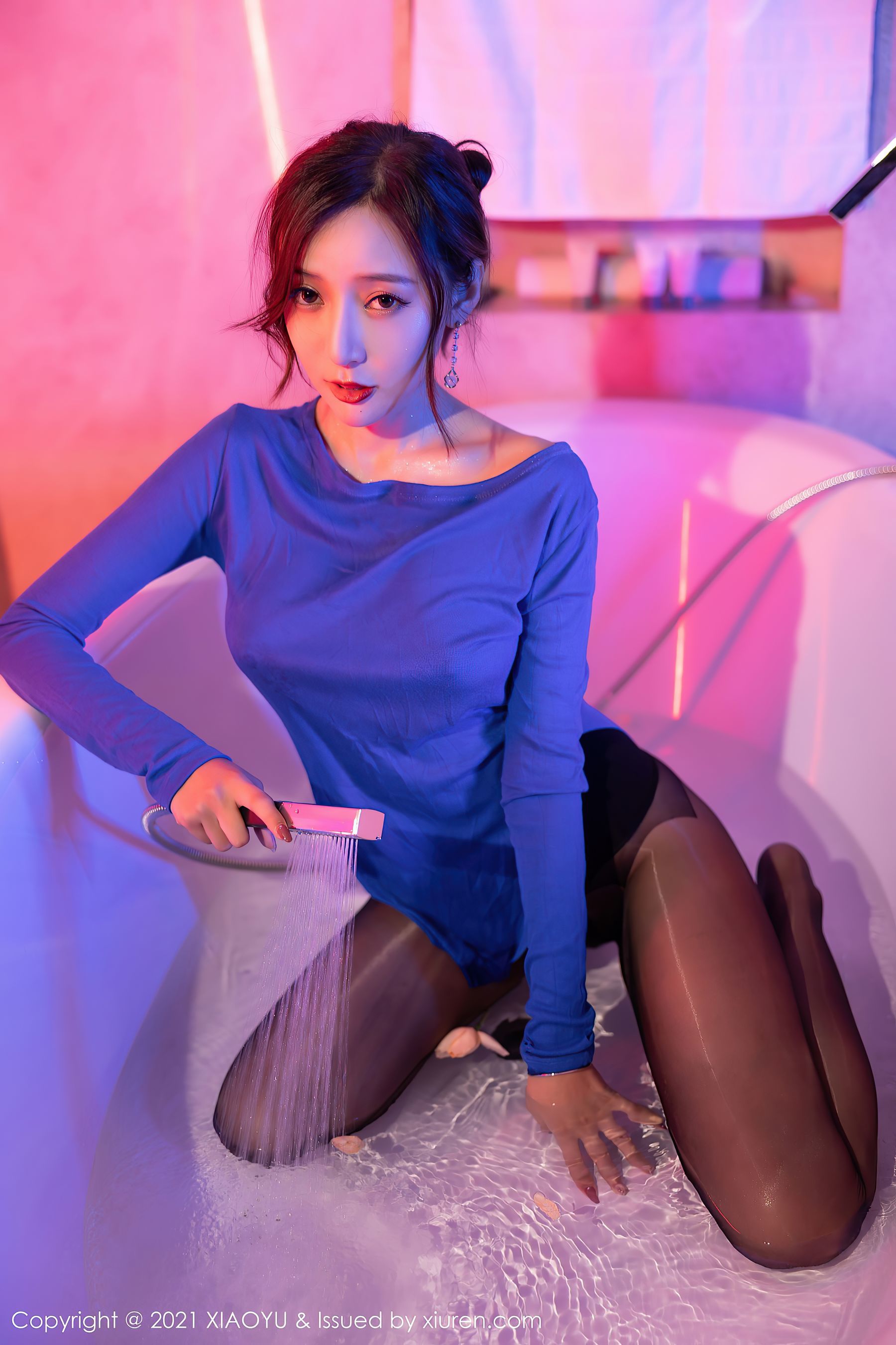 XIAOYU Vol.579 王馨瑶Yanni 黒スト美脚写真
