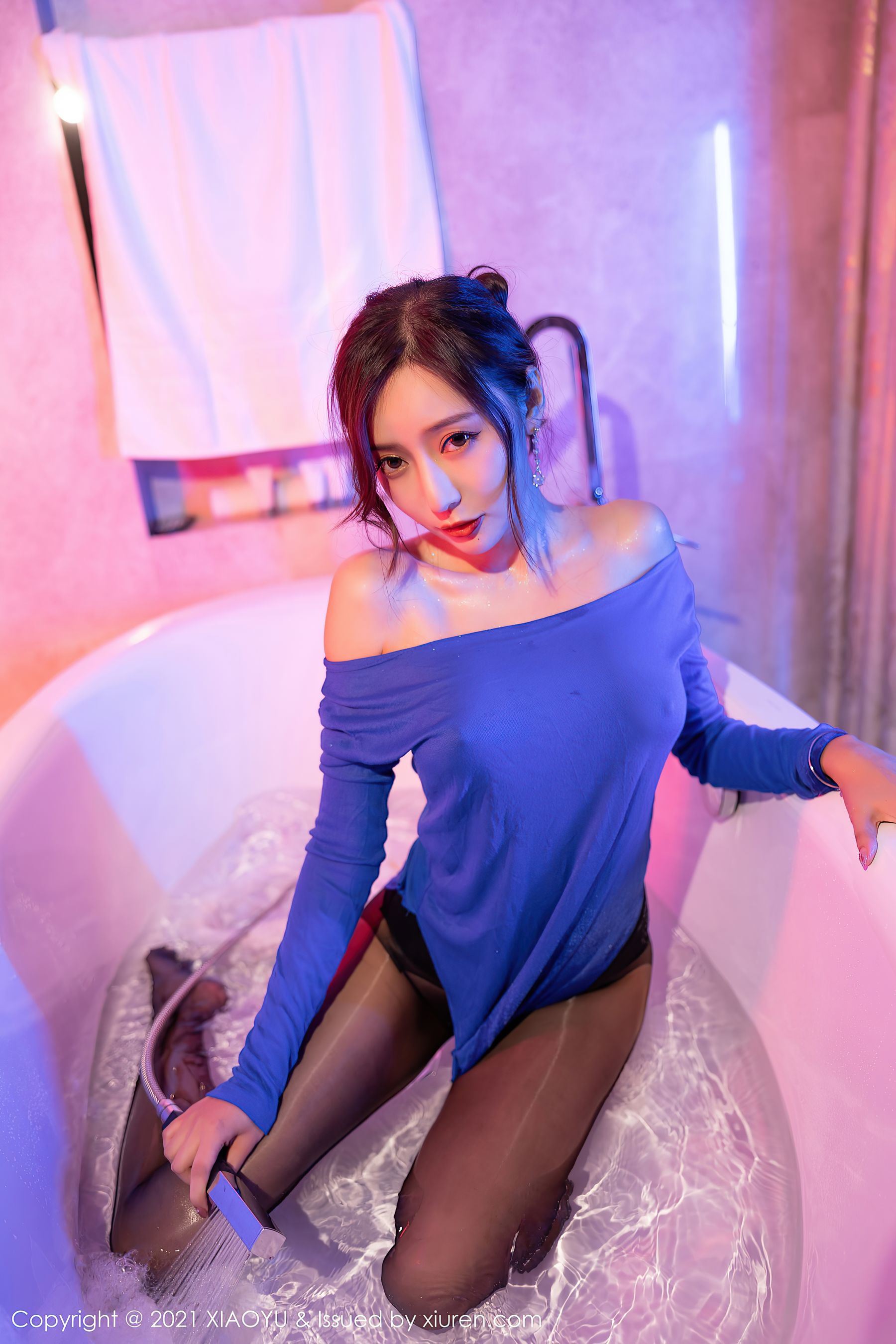XIAOYU Vol.579 王馨瑶Yanni 黒スト美脚写真