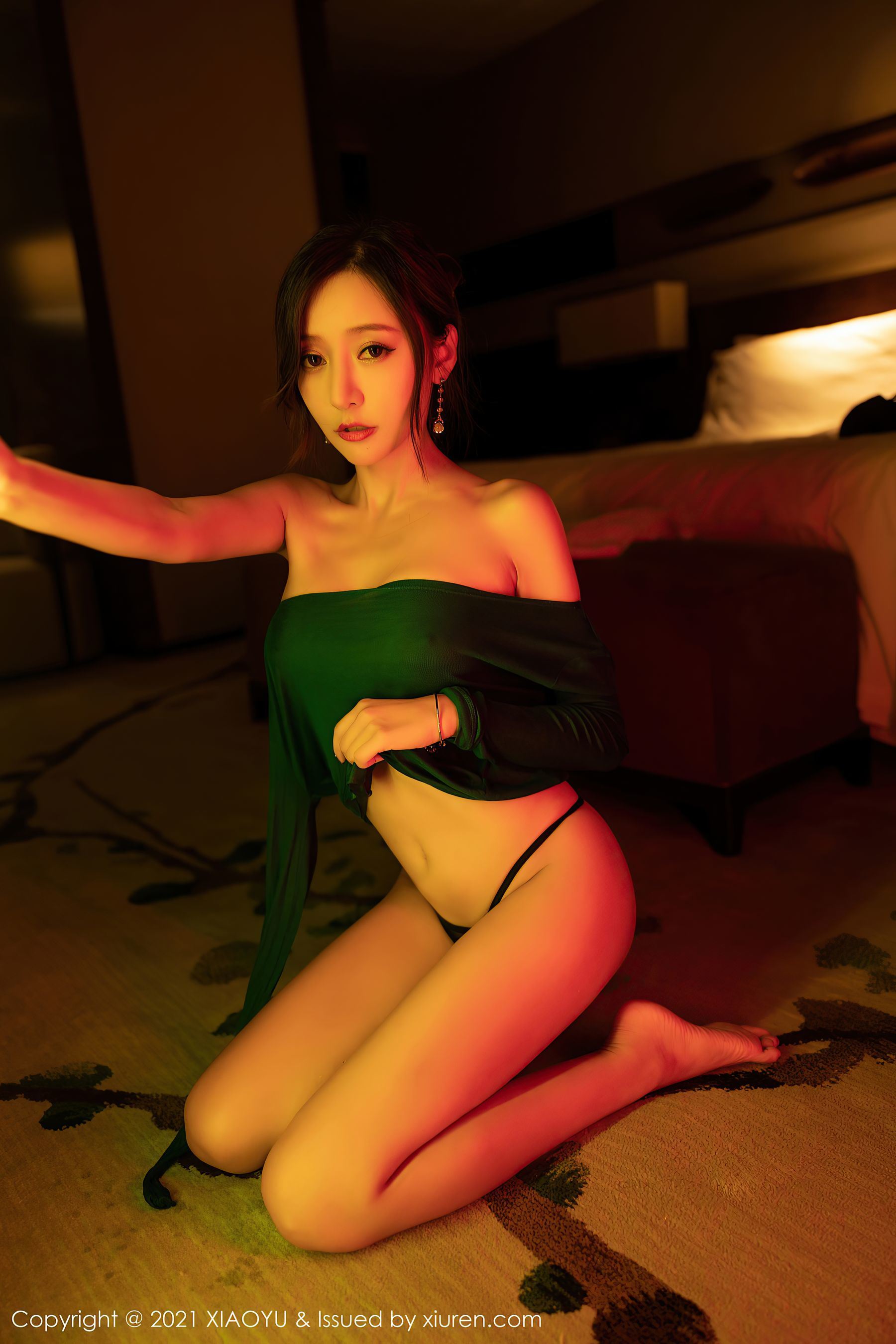 XIAOYU Vol.579 王馨瑶Yanni 黒スト美脚写真