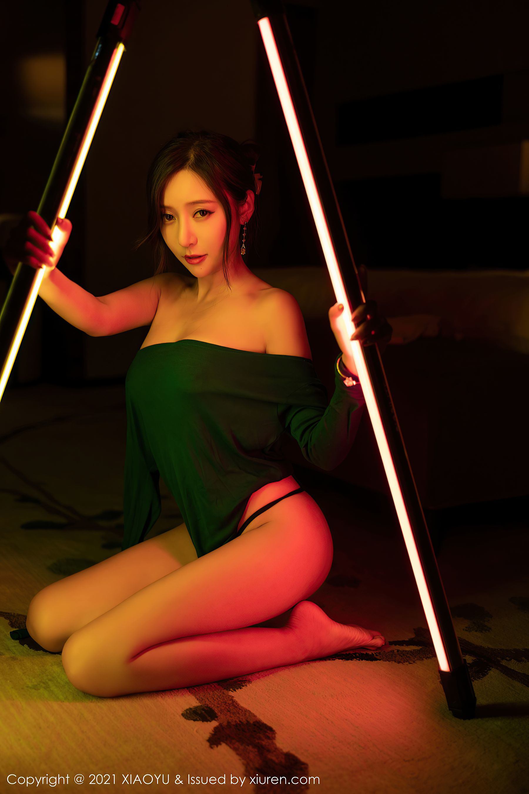 XIAOYU Vol.579 王馨瑶Yanni 黒スト美脚写真