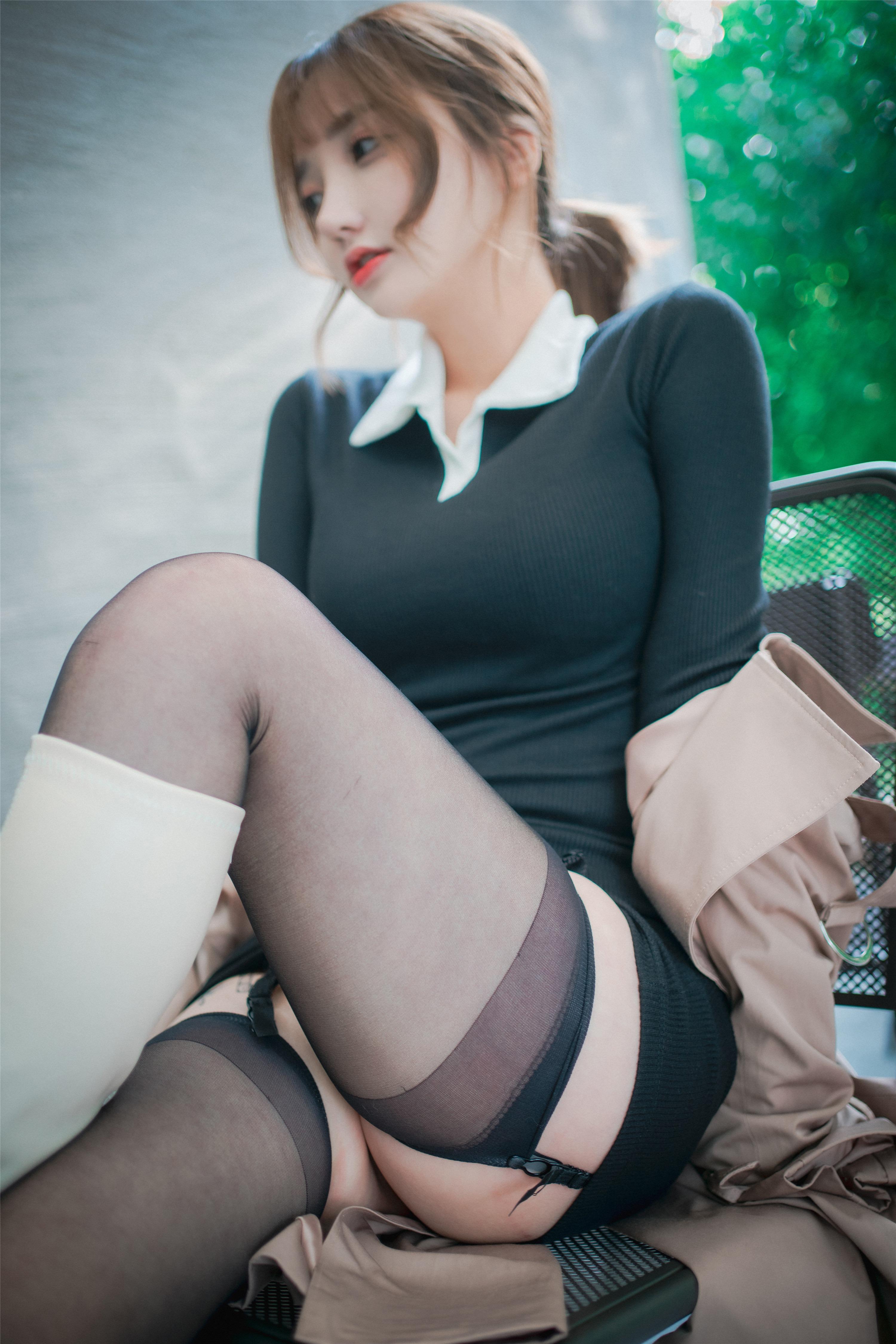 DJAWA Photo – Son Ye-eun (손예은): “Một Khoảnh Khắc Thân Mật” 160P