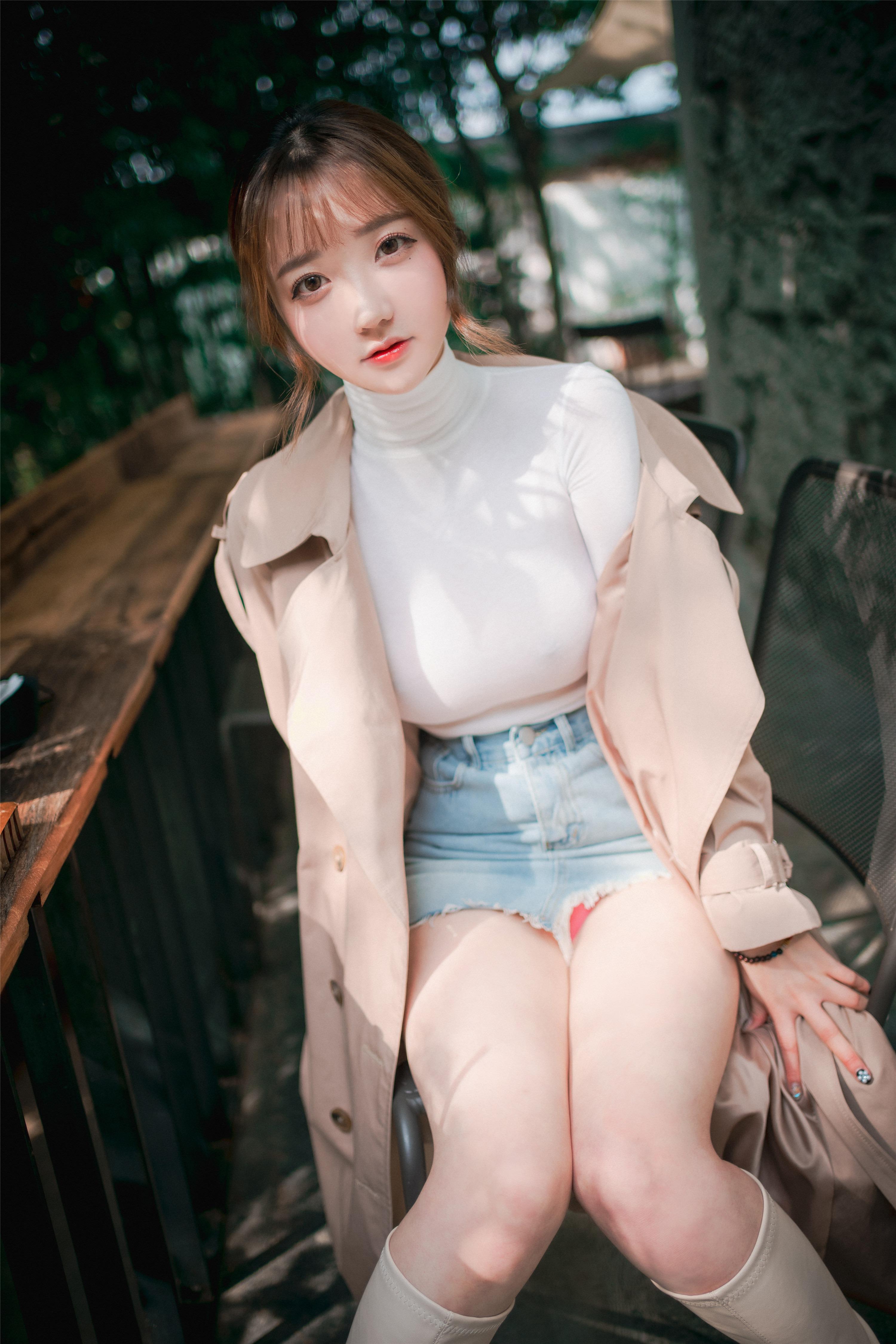 DJAWA Photo – Son Ye-eun (손예은): “Một Khoảnh Khắc Thân Mật” 160P
