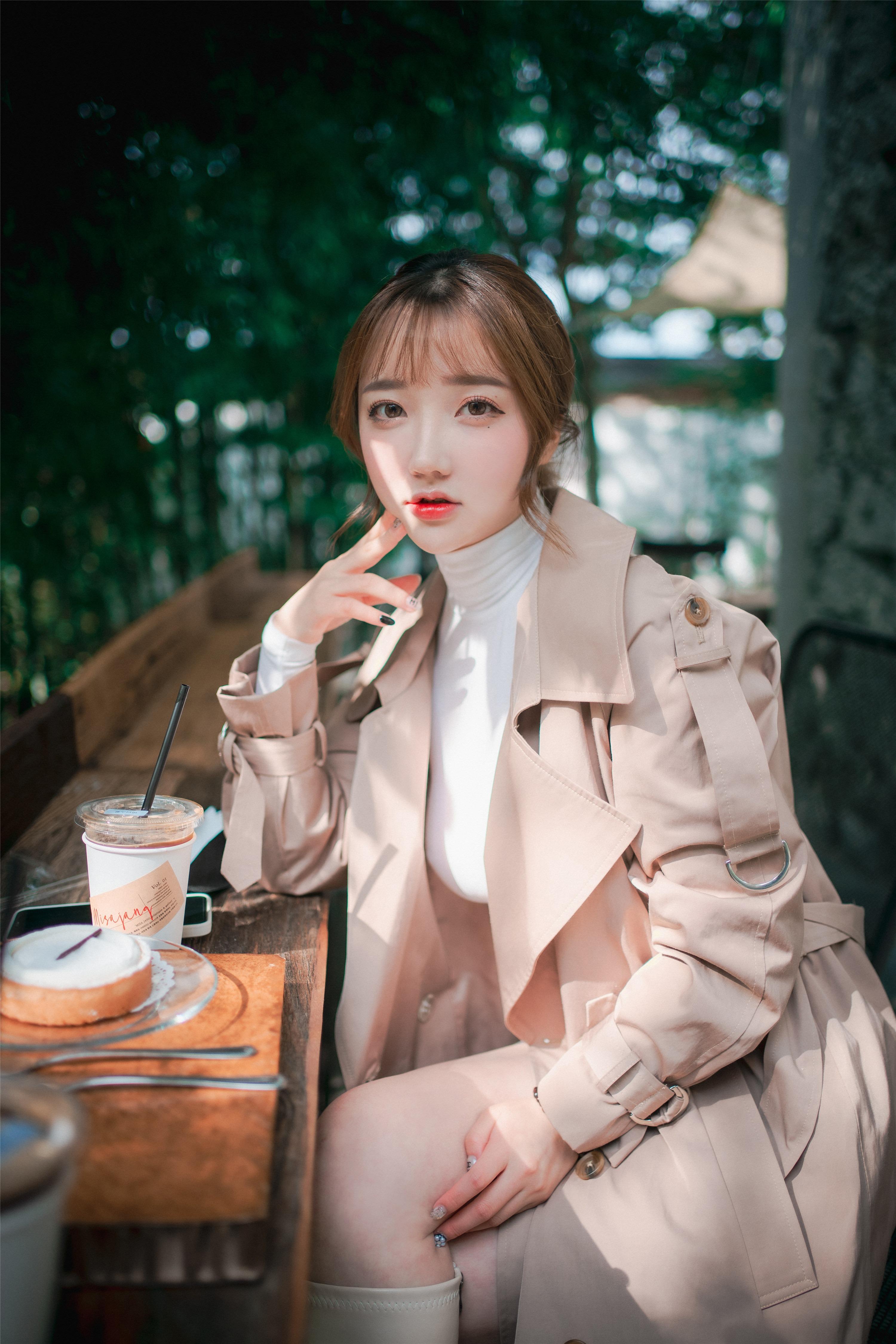 DJAWA Photo – Son Ye-eun (손예은): “Một Khoảnh Khắc Thân Mật” 160P