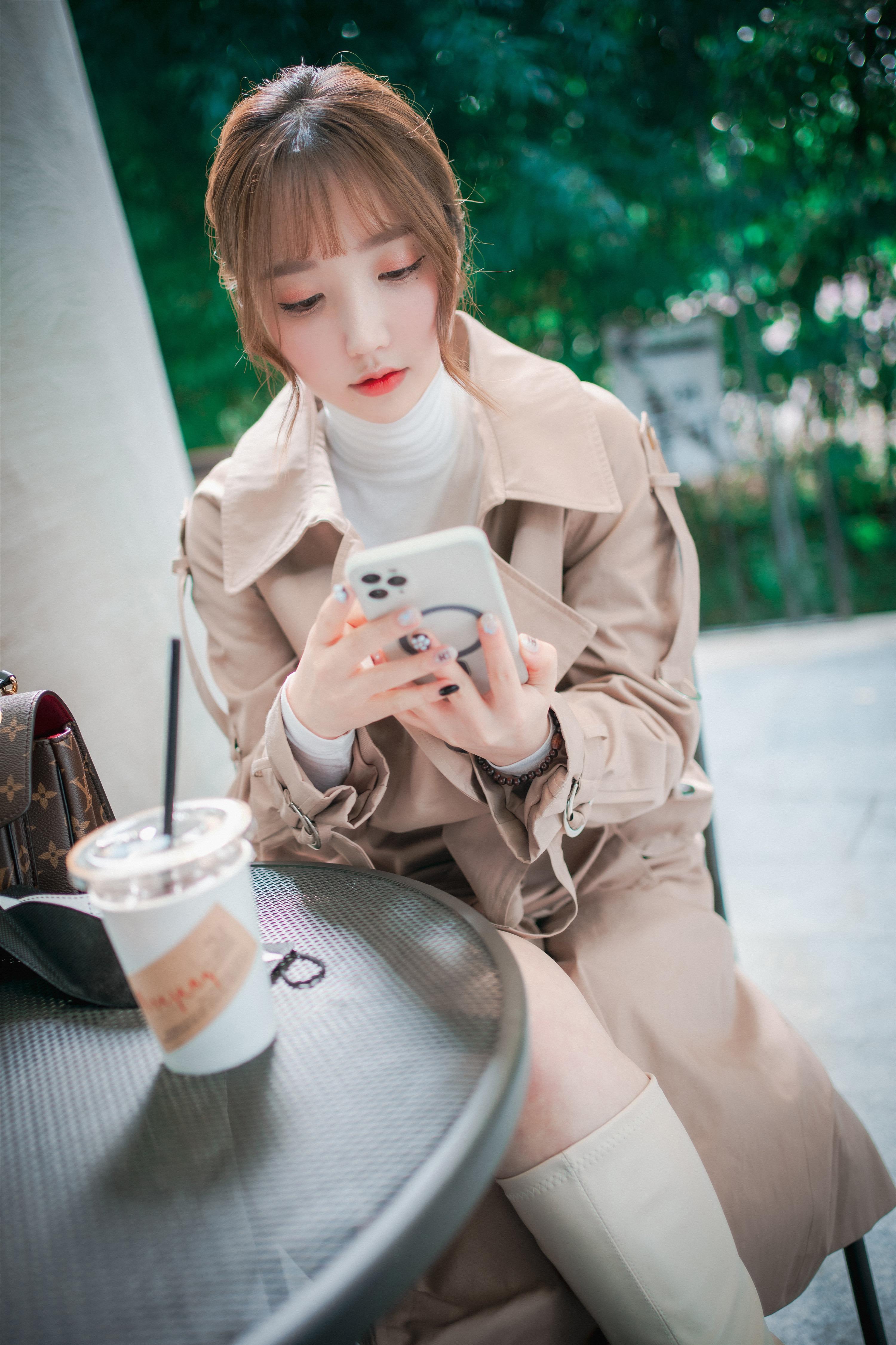 DJAWA Photo – Son Ye-eun (손예은): “Một Khoảnh Khắc Thân Mật” 160P