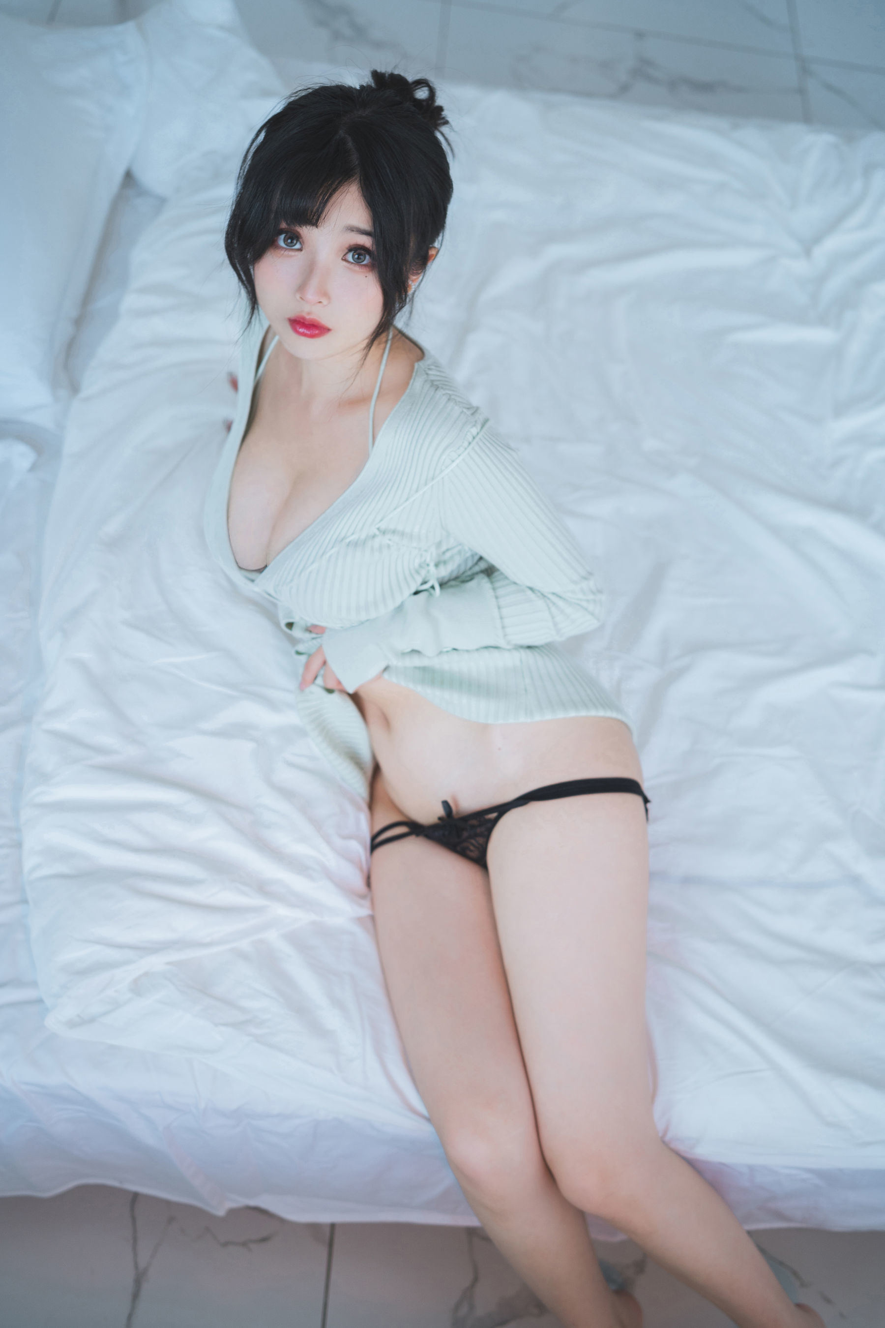 Ảnh chụp COSER nổi tiếng mạng] Phúc lợi COS Rioko Lương Lương Tử - Người vợ áo len