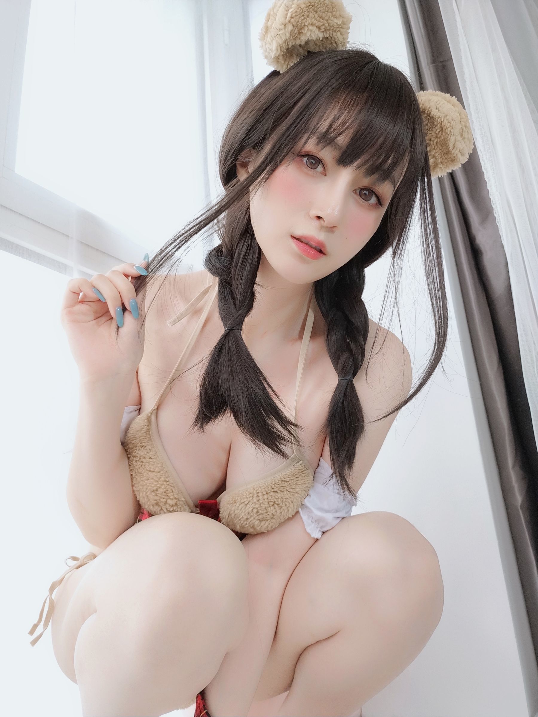 ネット有名人コスプレイヤー写真] コスプレイヤーお姉さん バイイン - かわいいクマ