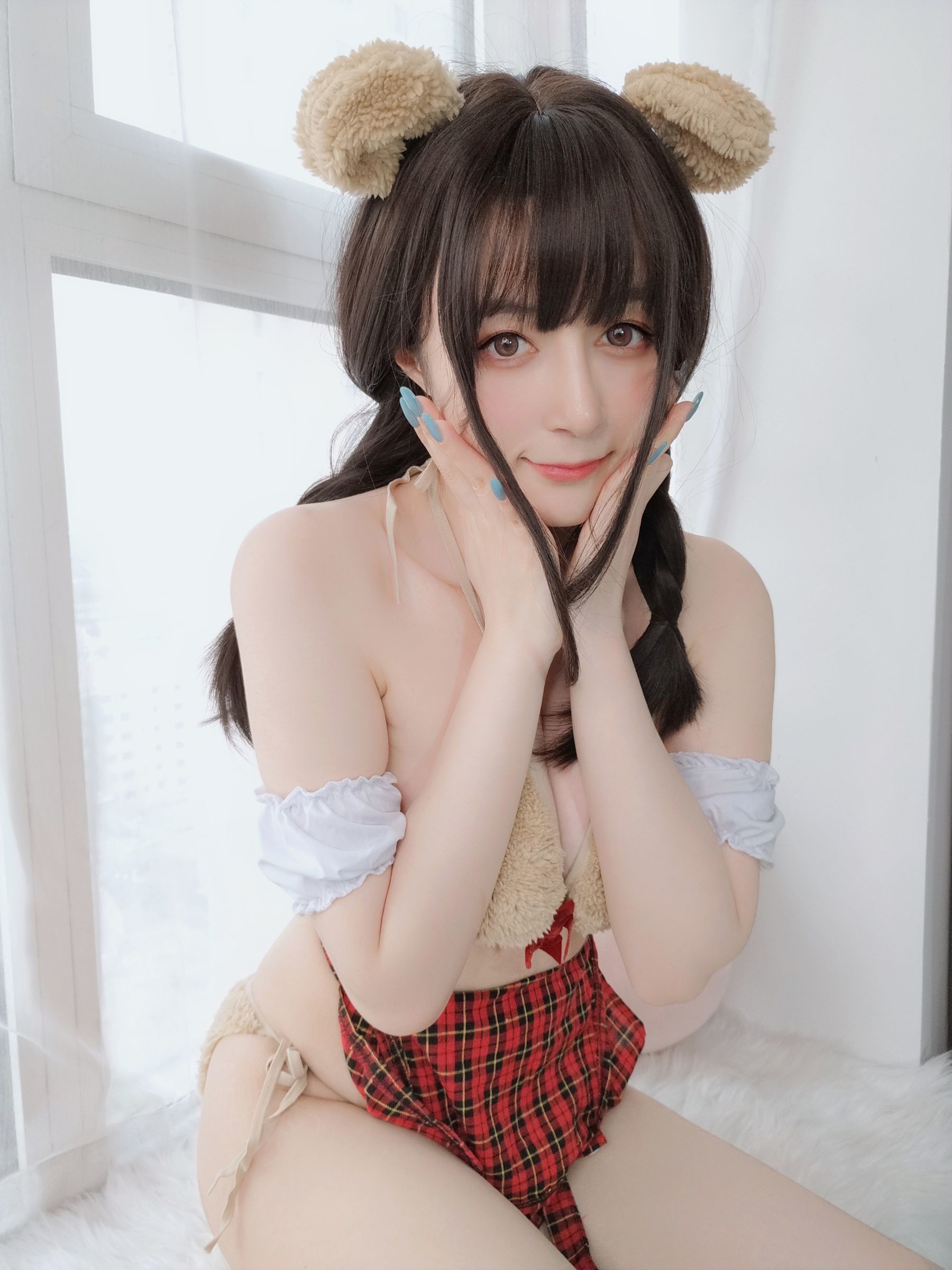 ネット有名人コスプレイヤー写真] コスプレイヤーお姉さん バイイン - かわいいクマ