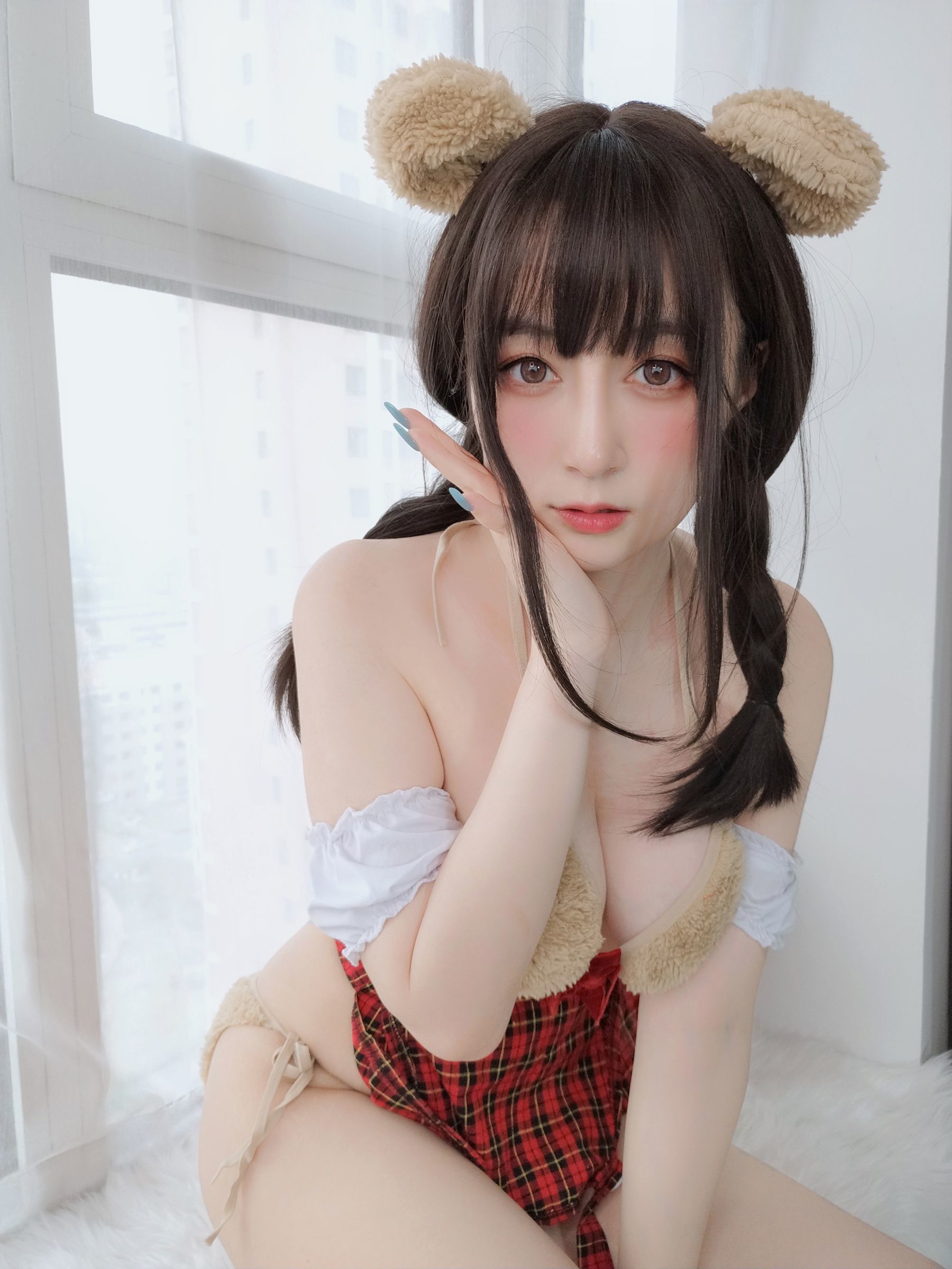 ネット有名人コスプレイヤー写真] コスプレイヤーお姉さん バイイン - かわいいクマ
