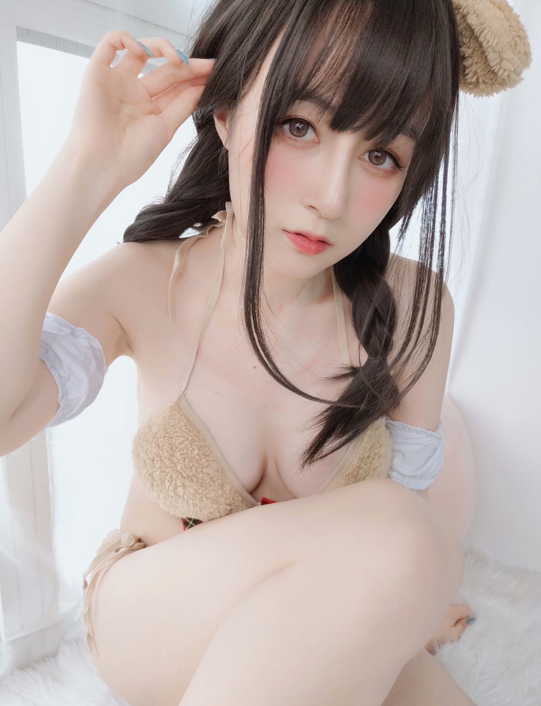 ネット有名人コスプレイヤー写真] コスプレイヤーお姉さん バイイン - かわいいクマ